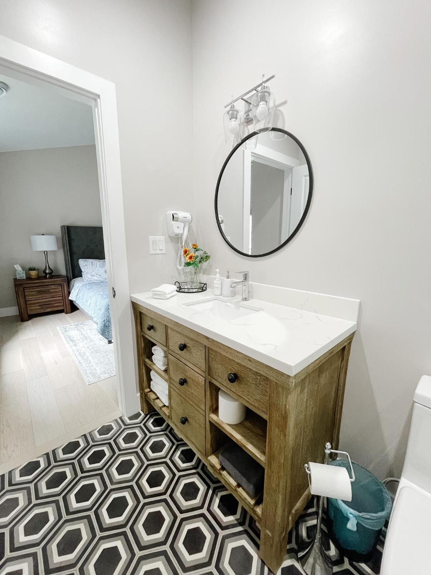 Inn On King Bed  Breakfast - Property Image 1