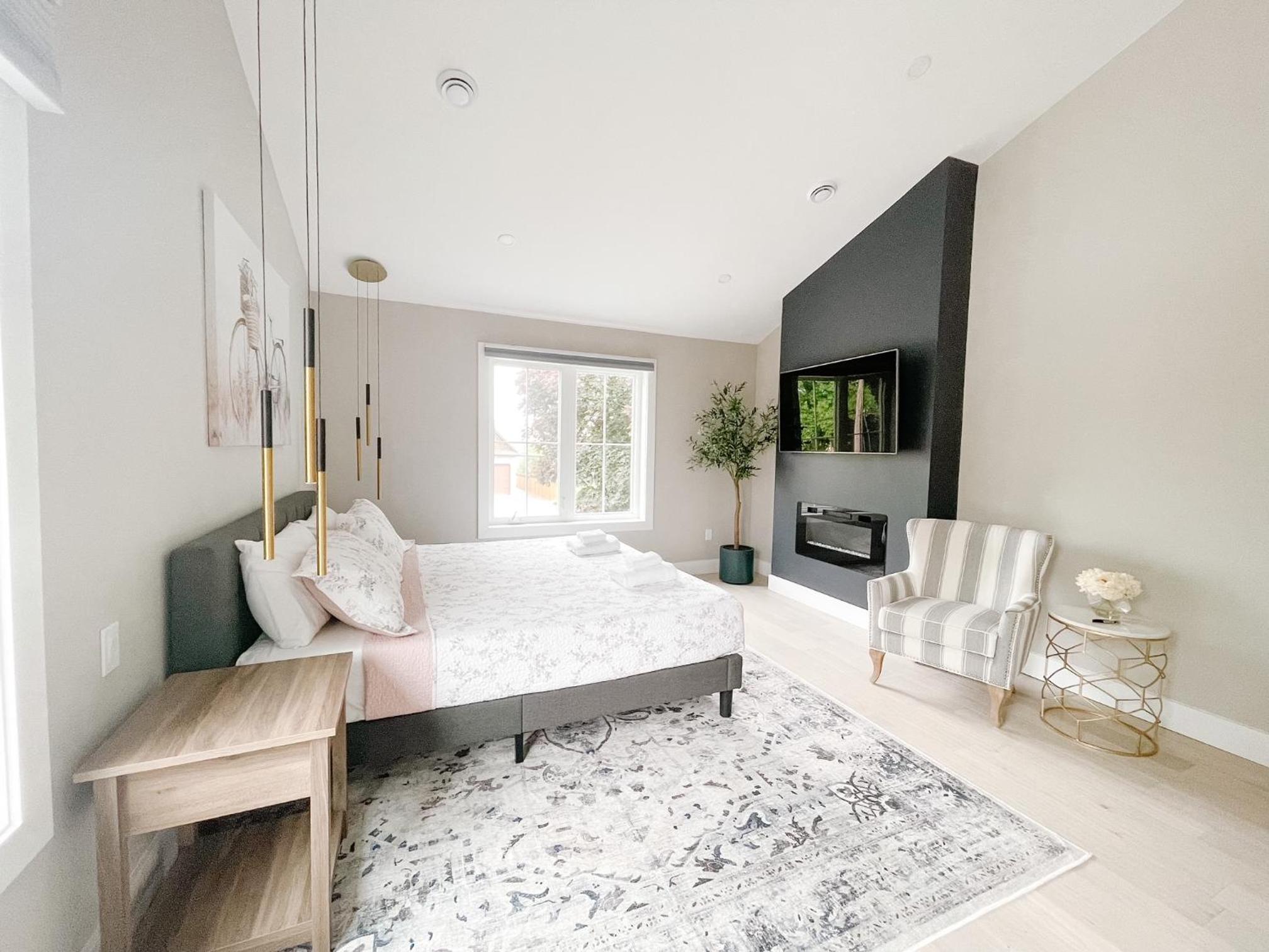 Inn On King Bed  Breakfast - Property Image 11