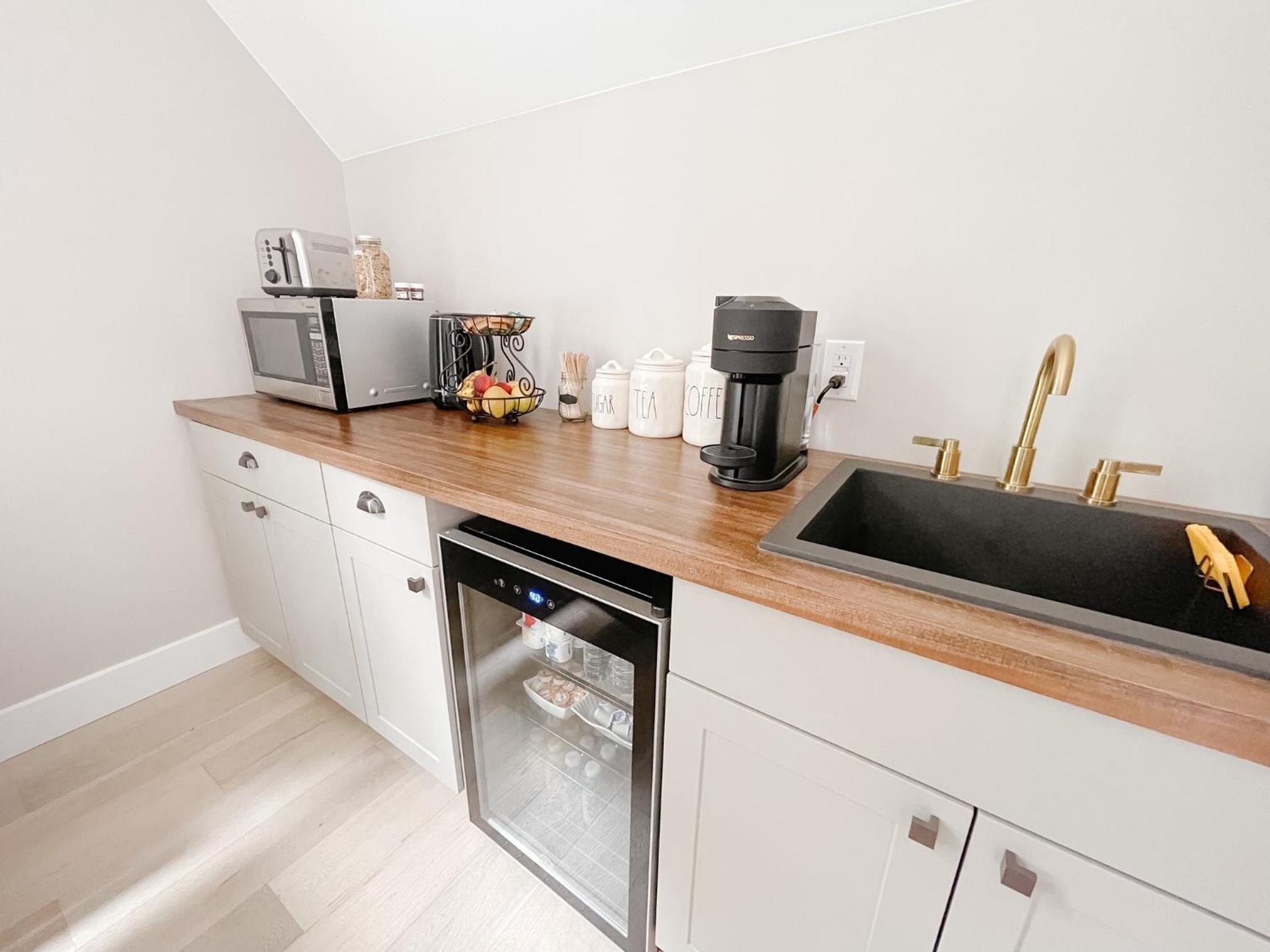 Inn On King Bed  Breakfast - Property Image 2