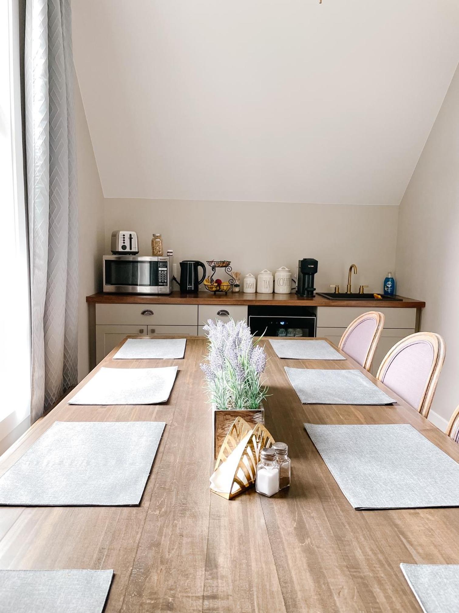 Inn On King Bed  Breakfast - Property Image 3