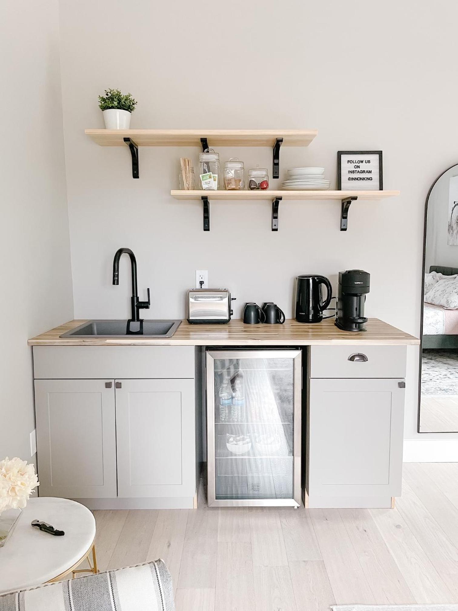 Inn On King Bed  Breakfast - Property Image 8