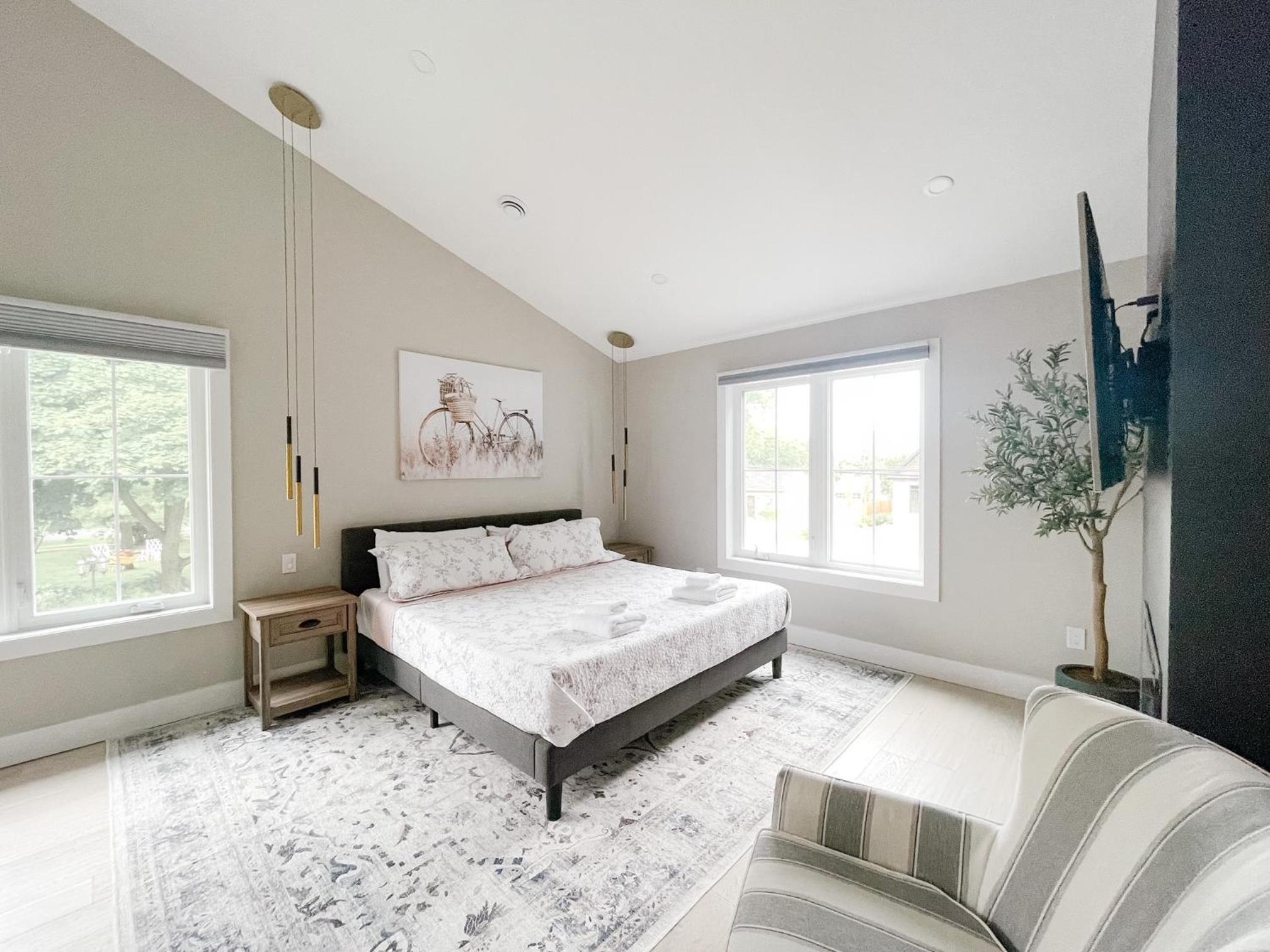 Inn On King Bed  Breakfast - Property Image 10