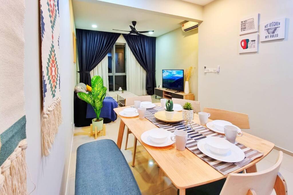 Cozy Klang Homestay 2-7pax 3Bedroom Netflix WIFI Infinity Pool photo 4