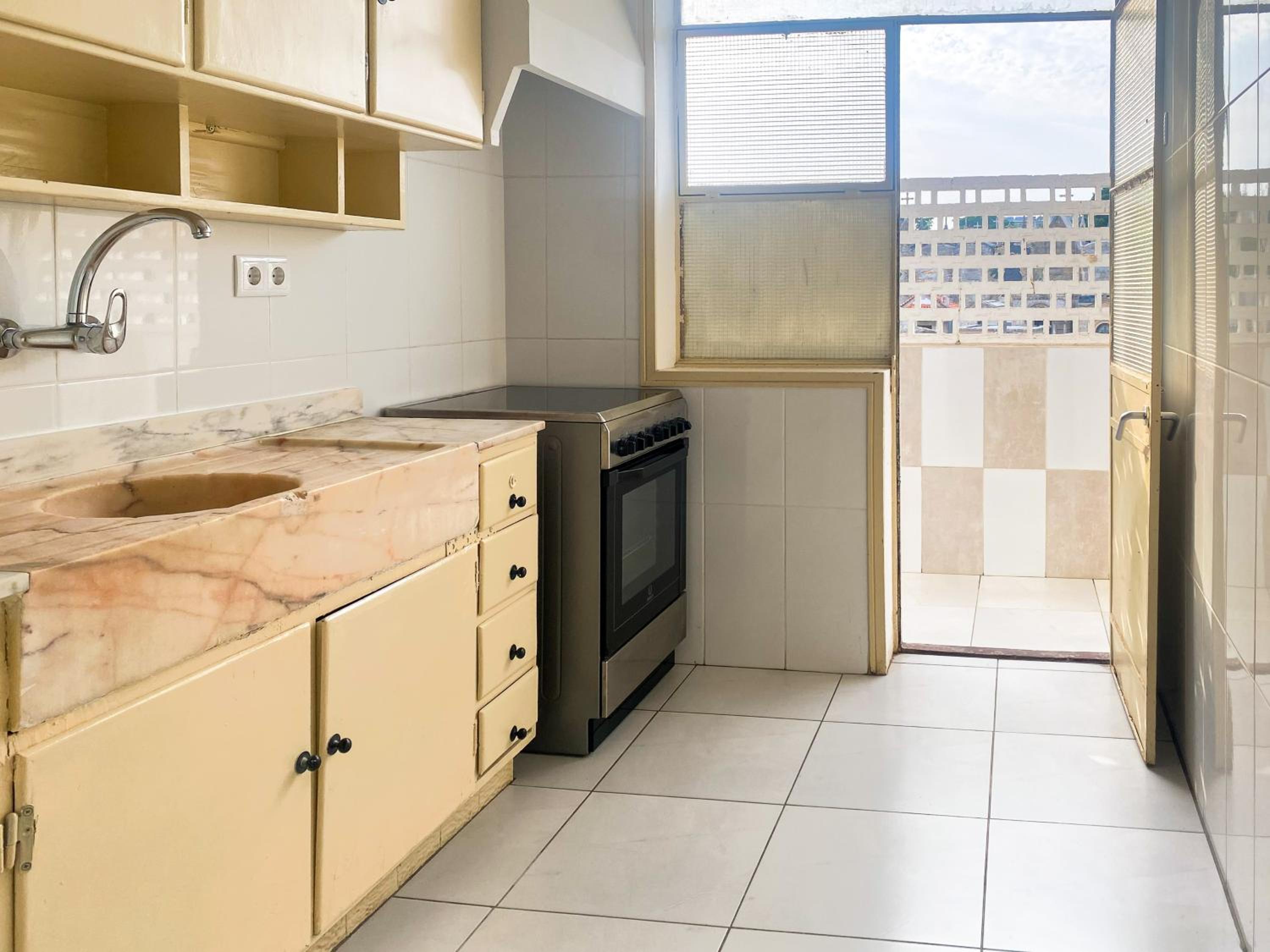 Convenient 3-Bedroom Apartments next to Bom Sucesso view 2