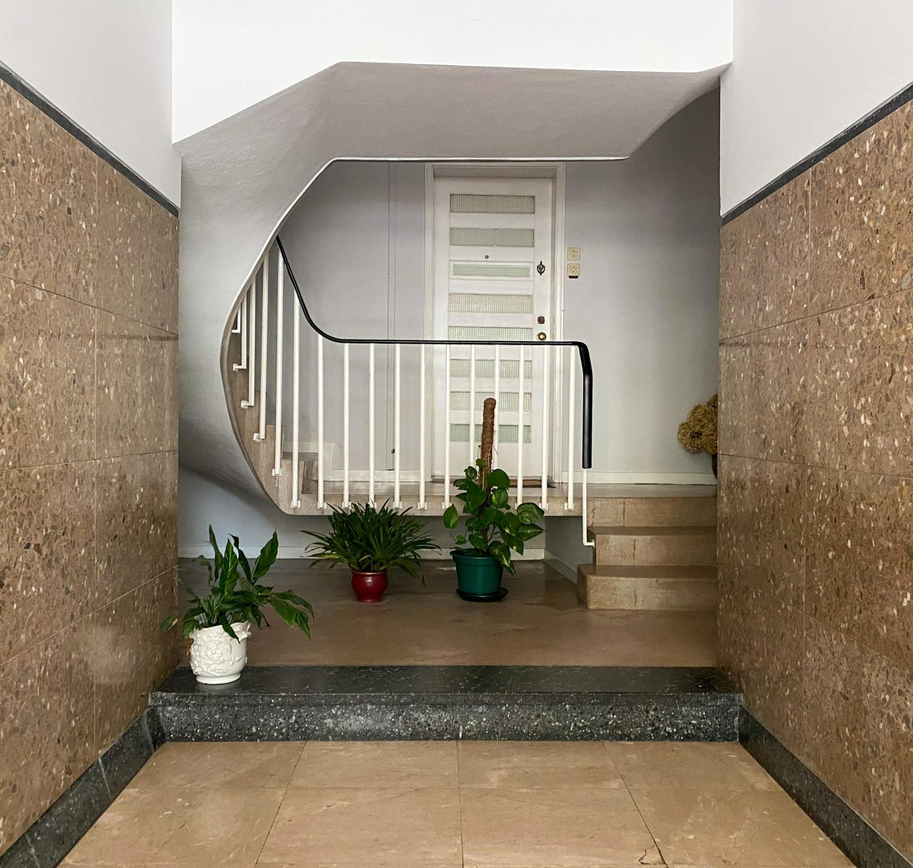 Convenient 3-Bedroom Apartments next to Bom Sucesso view 4