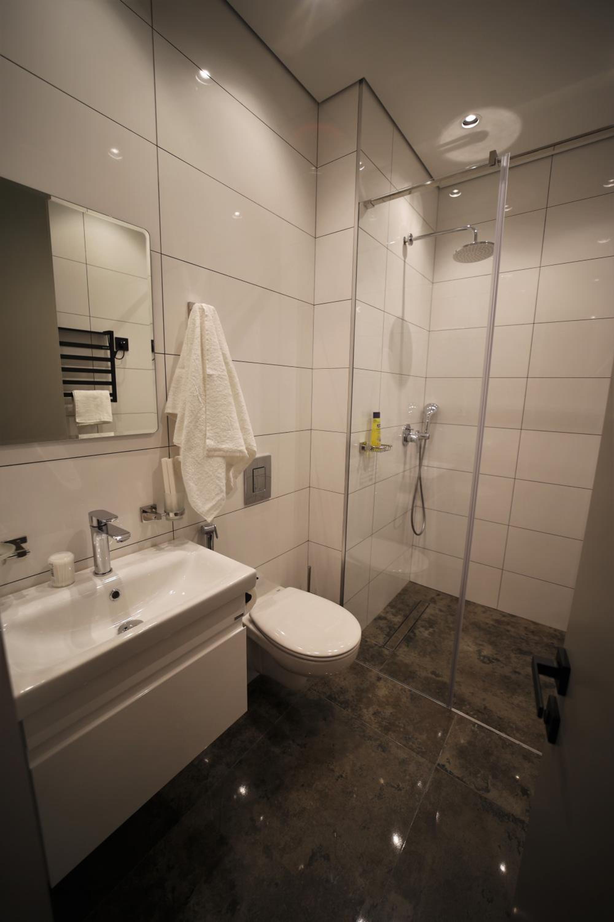 AVENUE RESIDENCE by AY North Avenue