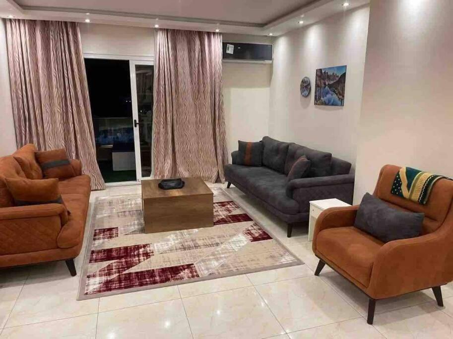 Unique Seaview 3-Bedroom Apartment - Image 2