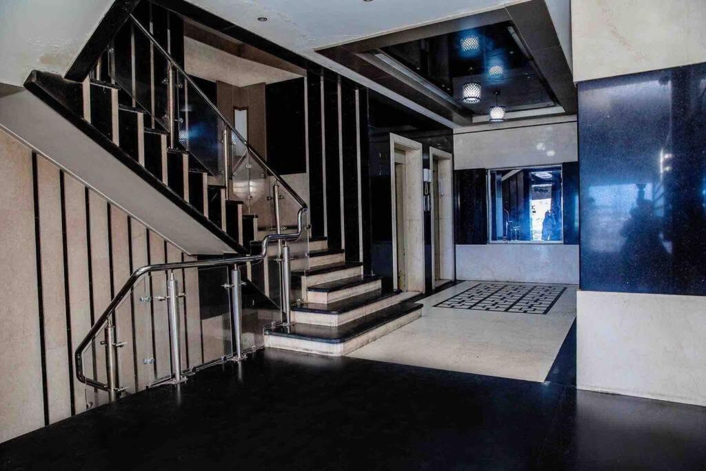 Unique Seaview 3-Bedroom Apartment - Image 5