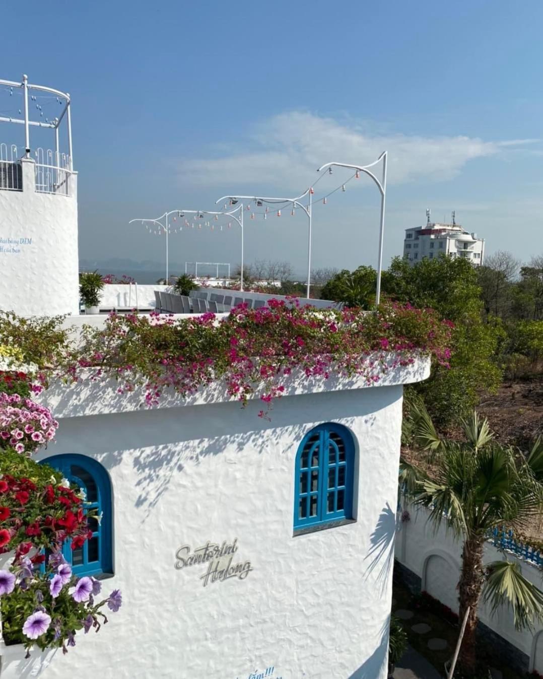 SANTORINI HẠ LONG VILLA - VENUE TRAVEL