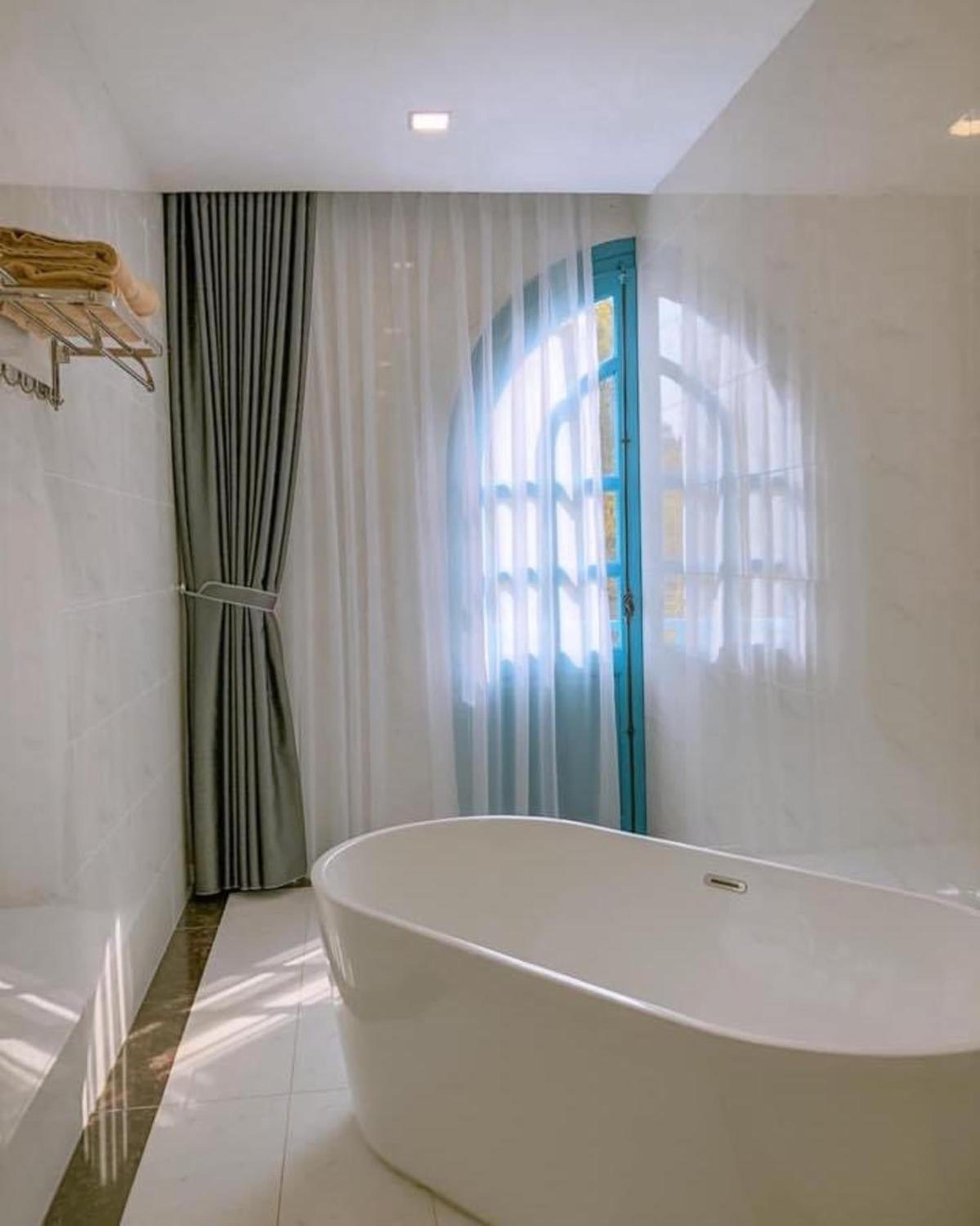 SANTORINI HẠ LONG VILLA - VENUE TRAVEL