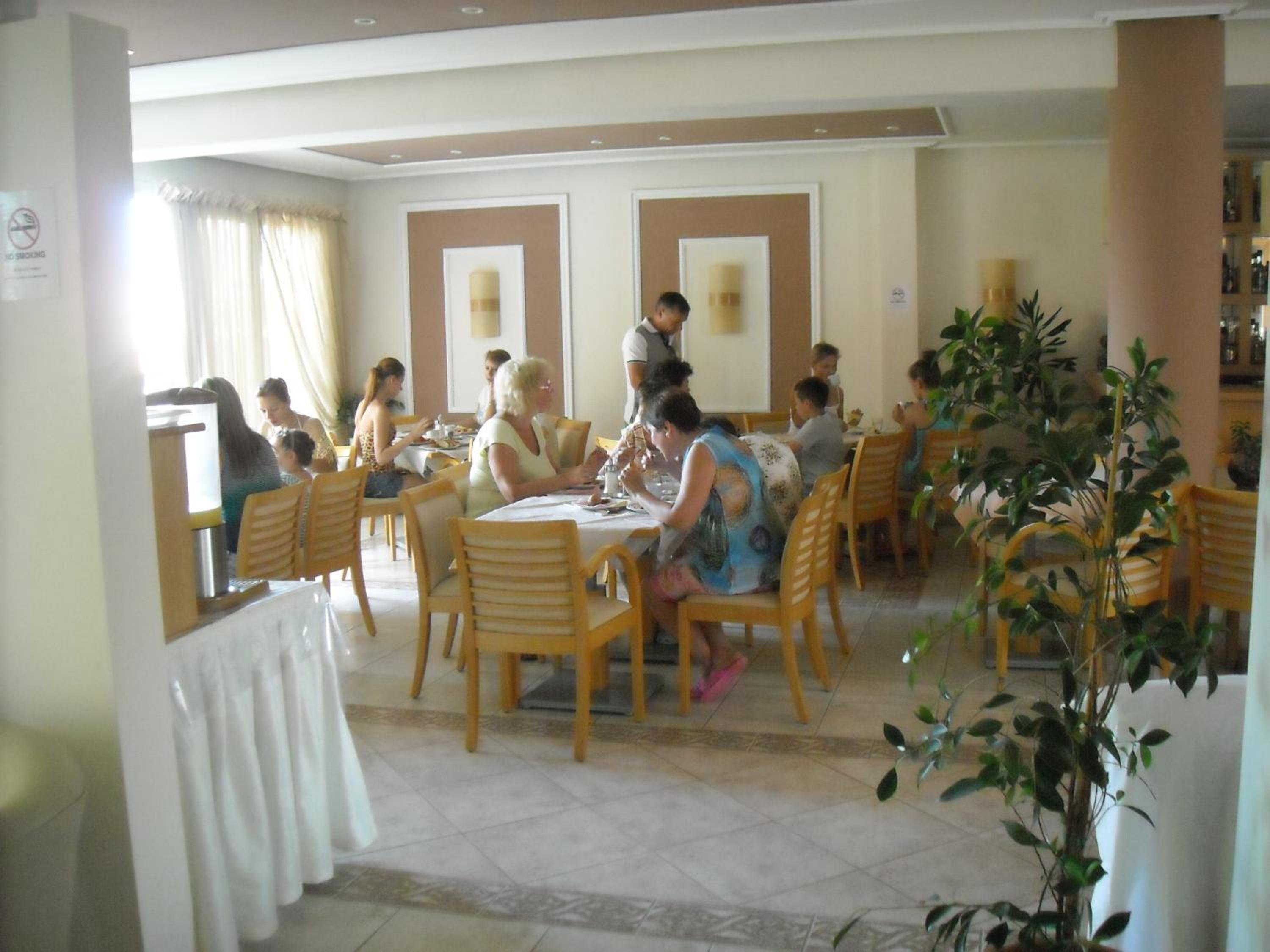 Iris Hotel, photo 3