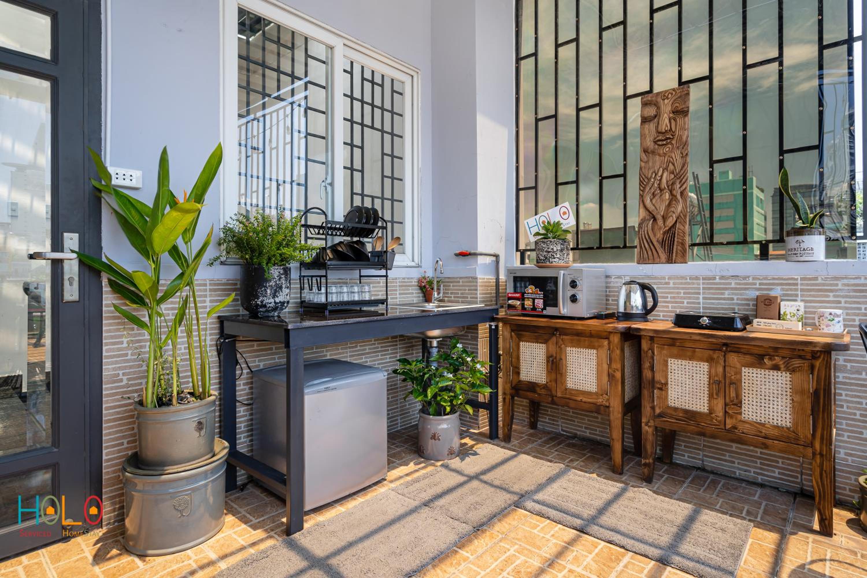 HoLo Central Saigon - Serviced HomeStay