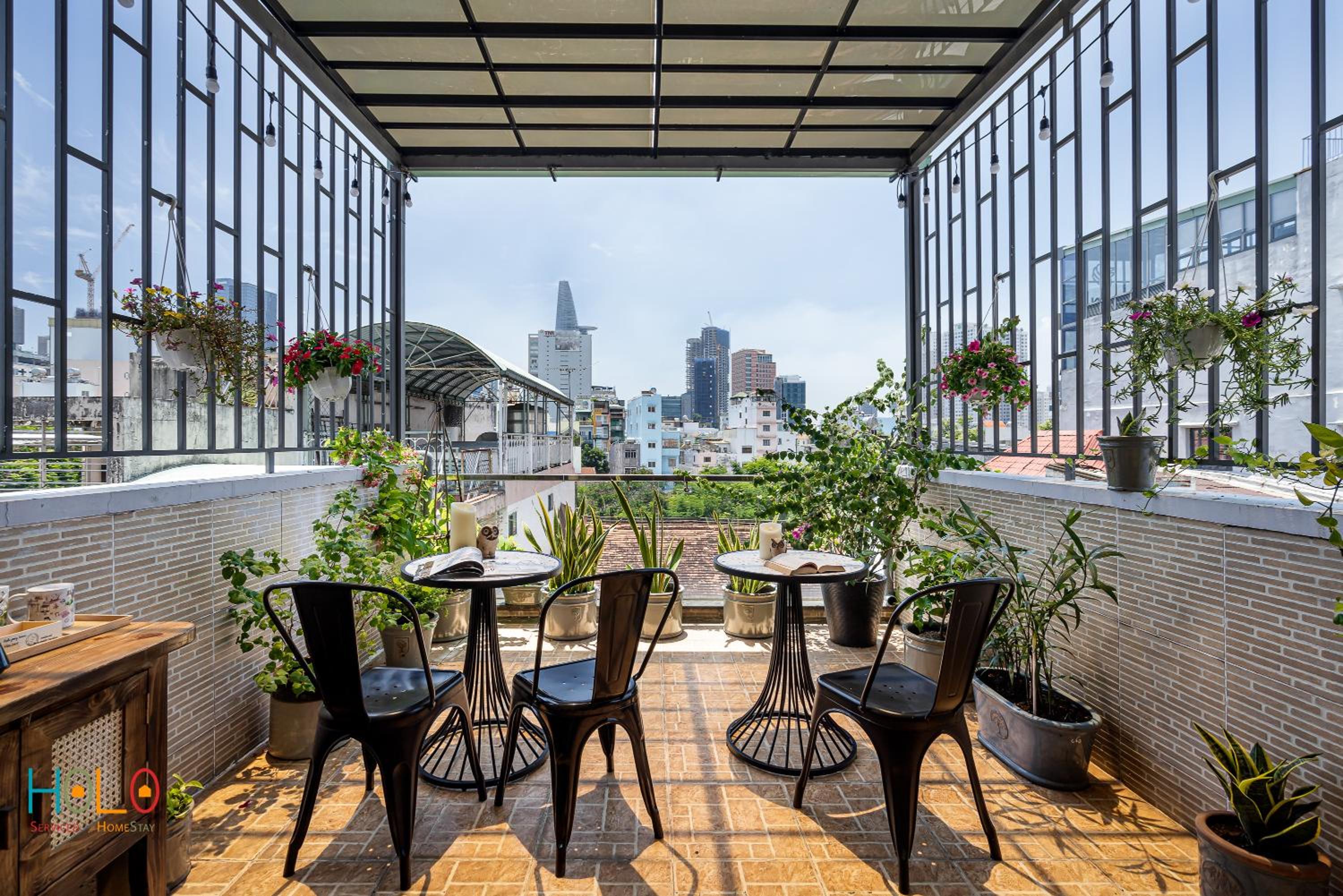 HoLo Central Saigon - Serviced HomeStay