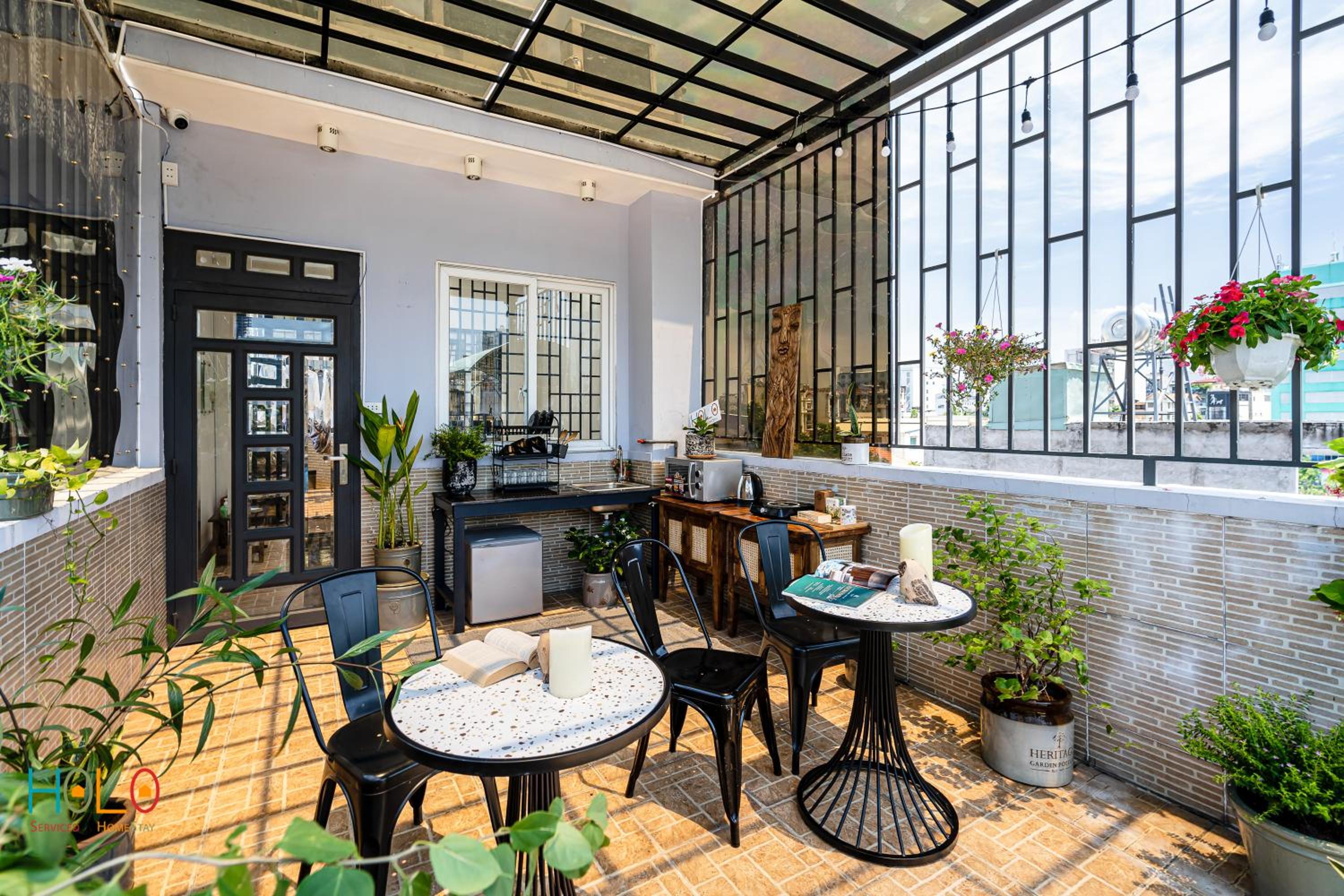 HoLo Central Saigon - Serviced HomeStay