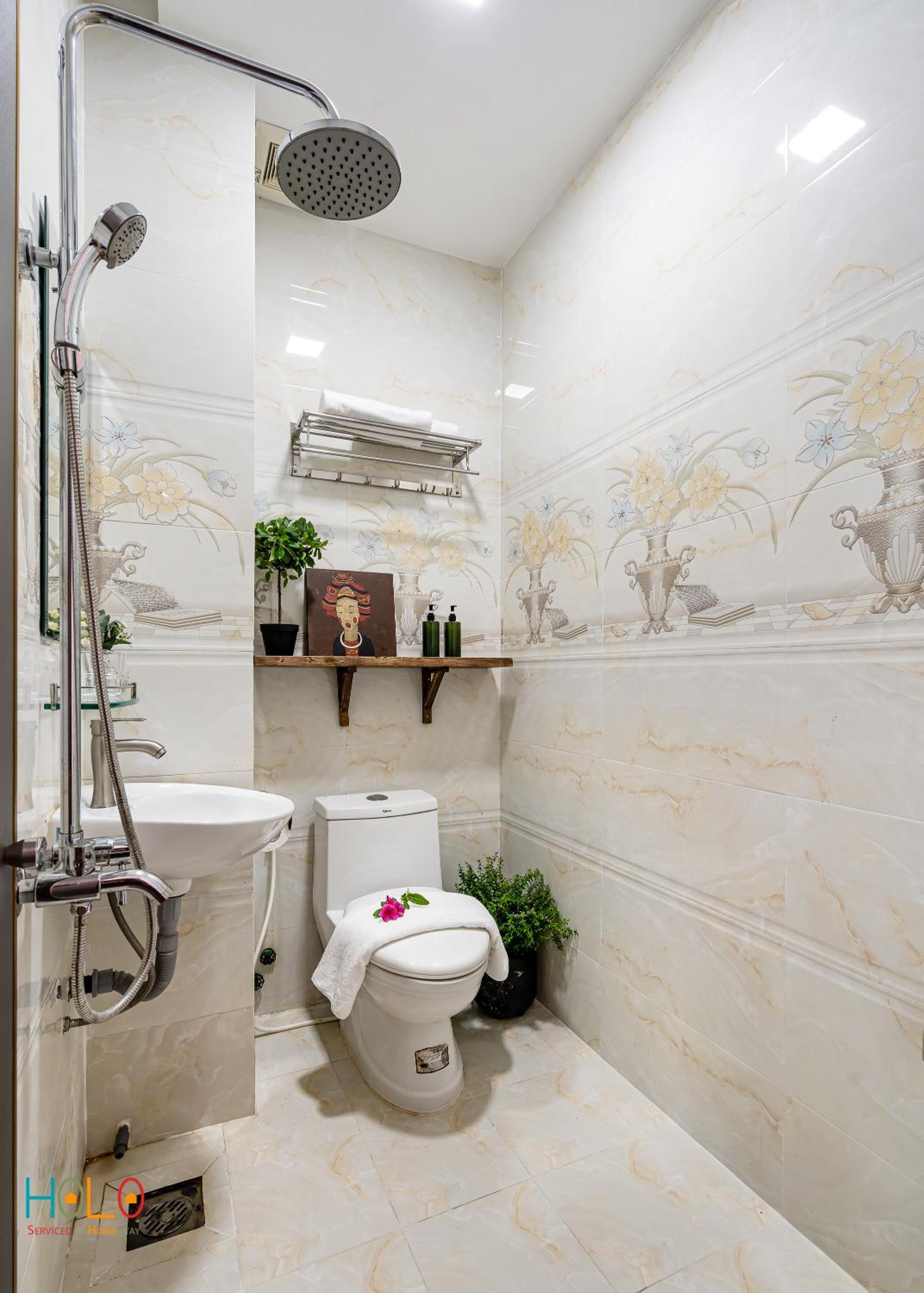 HoLo Central Saigon - Serviced HomeStay