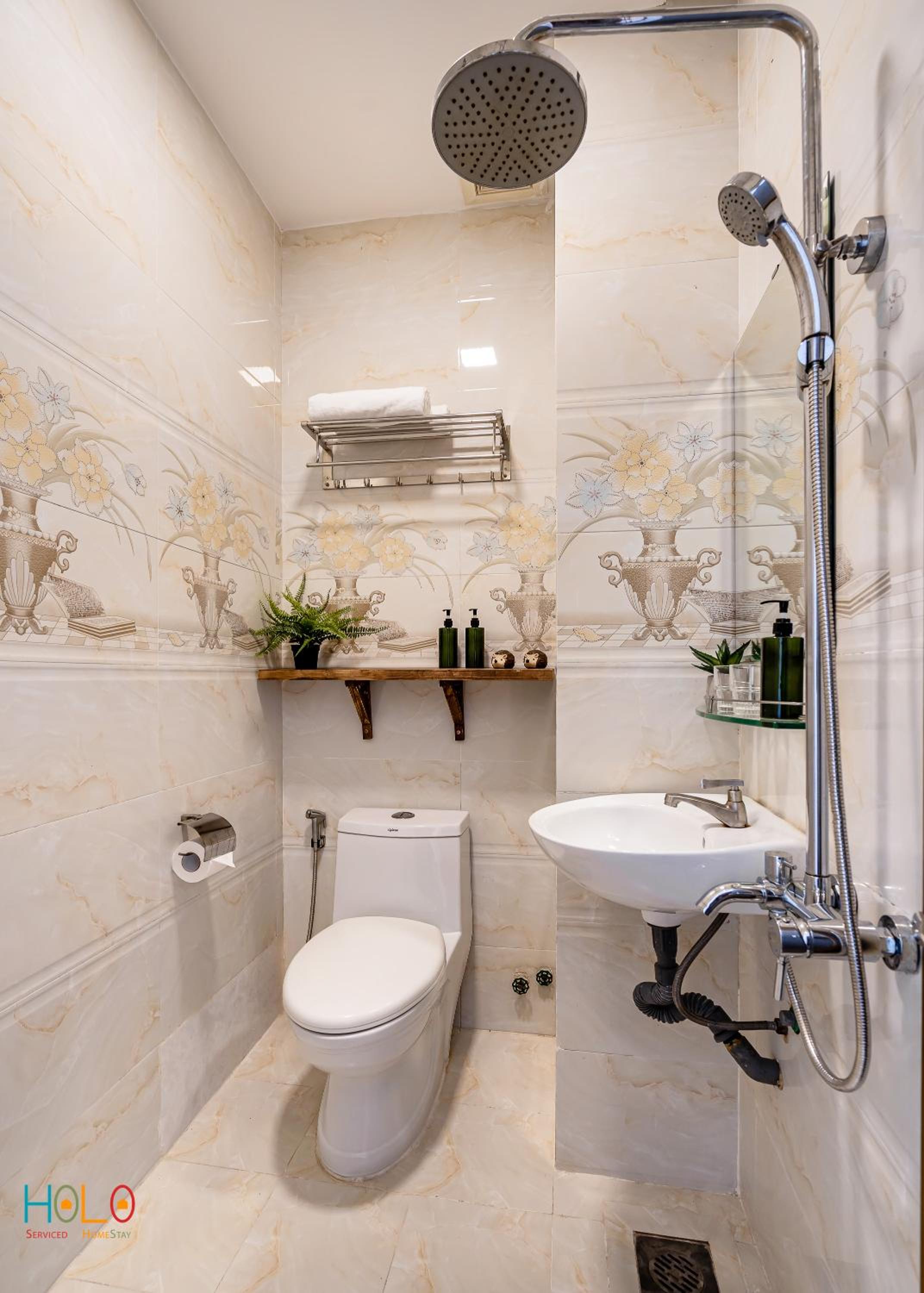 HoLo Central Saigon - Serviced HomeStay