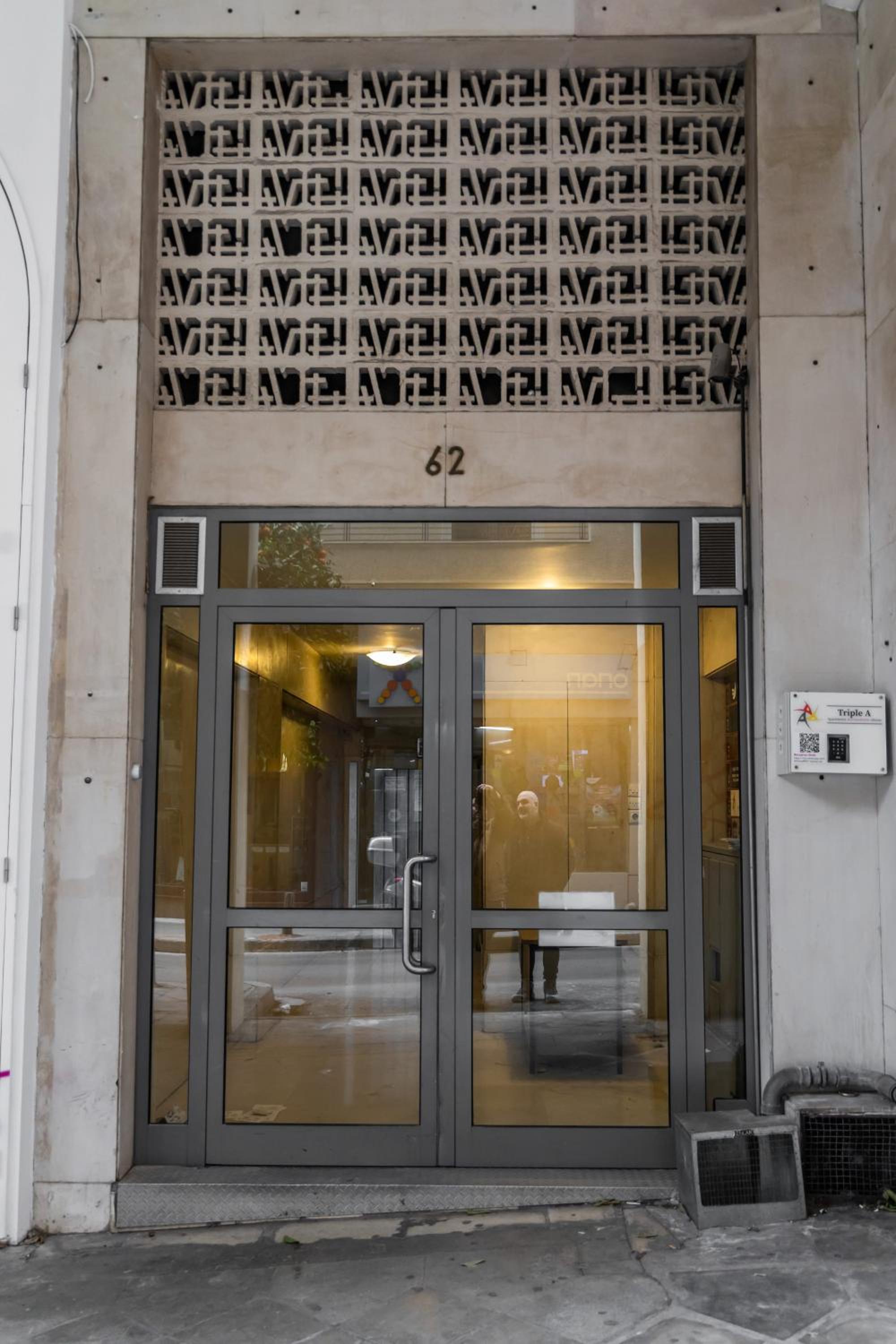 Hotel Triple A - 3 Squares - FREE Parking! - Image 1