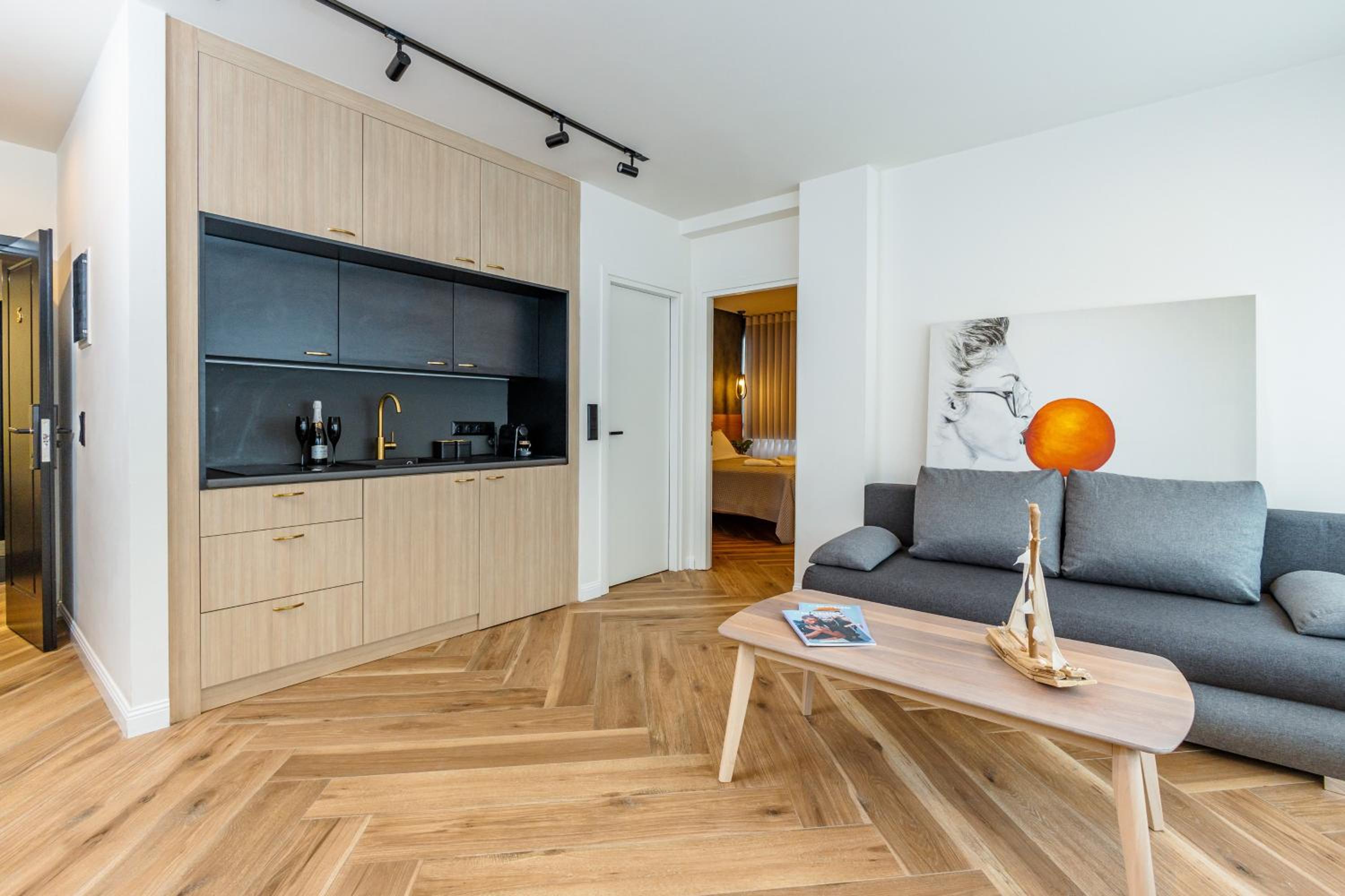 Triple A - Between 3 Squares - Monastiraki & Syntagma & Psiry - FREE Parking!
