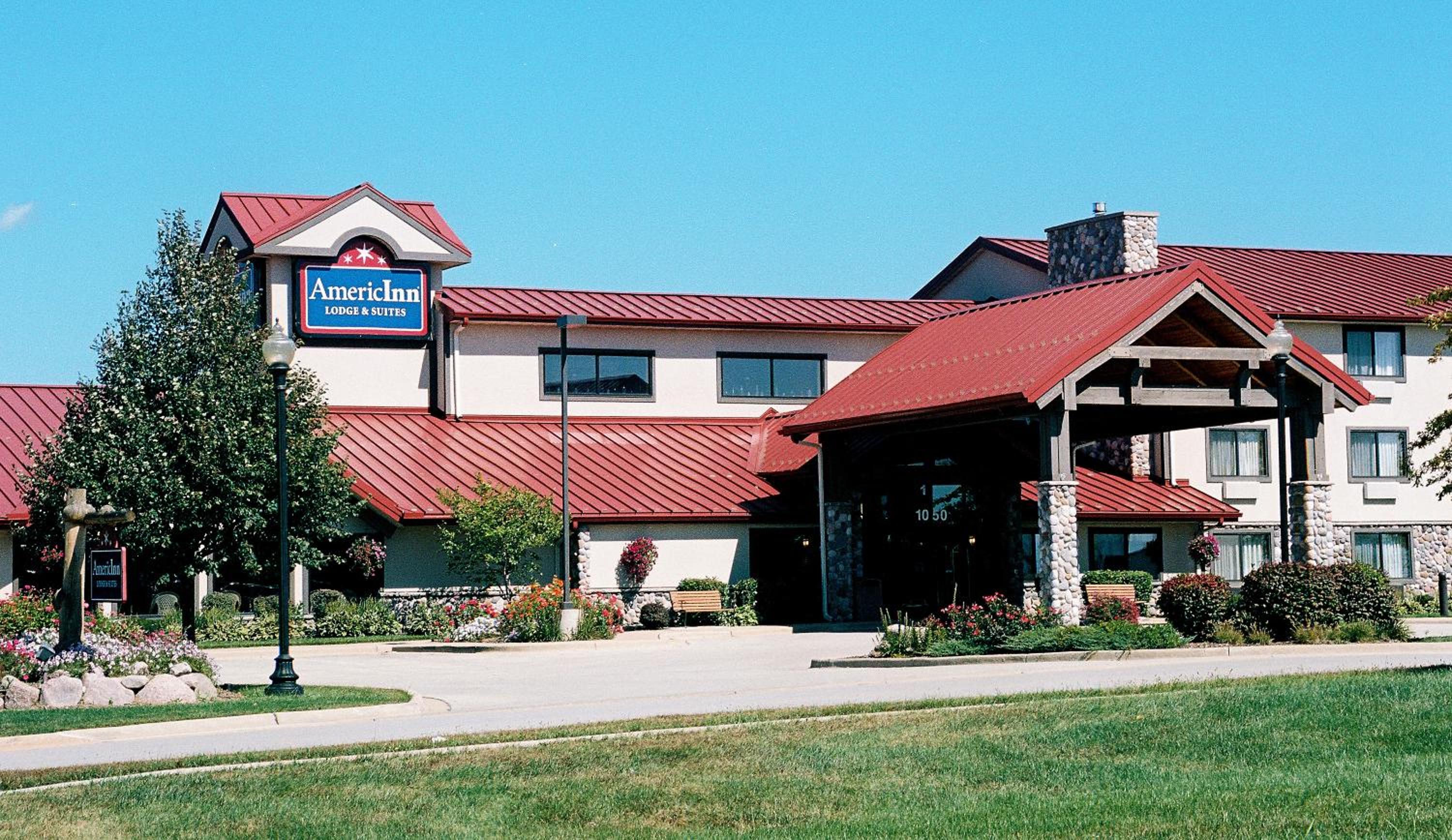 AmericInn by Wyndham Oswego - Property Image 2