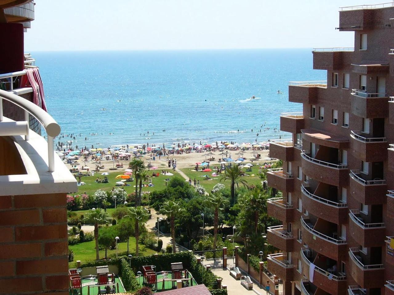 Apartamento de tres dormitorios en primera linea de playa en Marina d Or view 3
