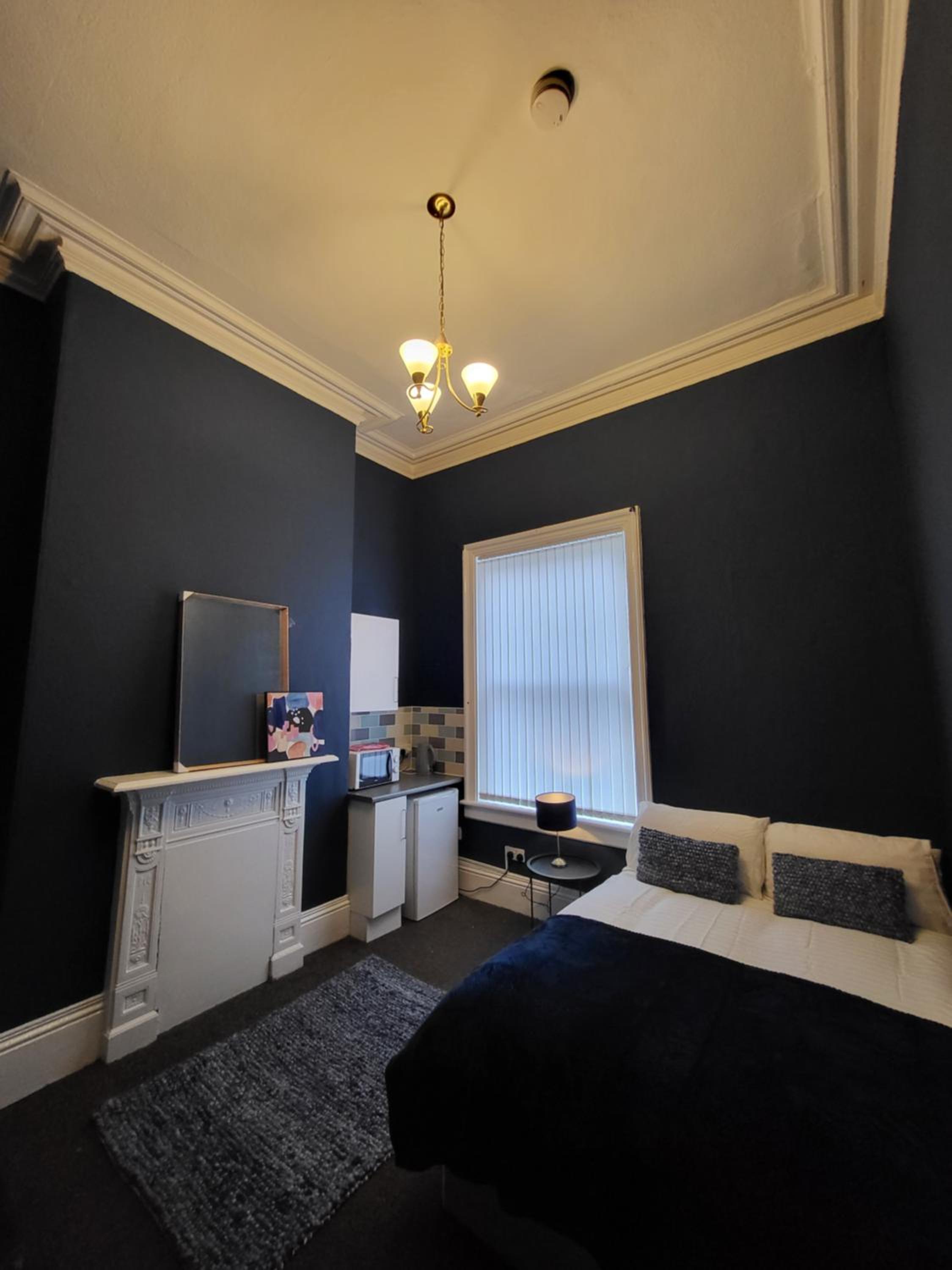 Large Digbeth Double Room Shared Bathroom view 3