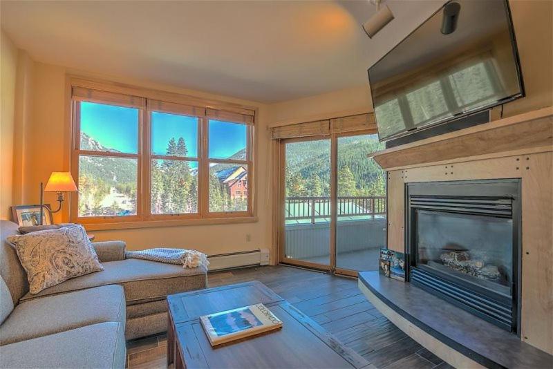 Cozy And Quaint 1 Bedroom Condo In The Heart Of River Run Village view 5