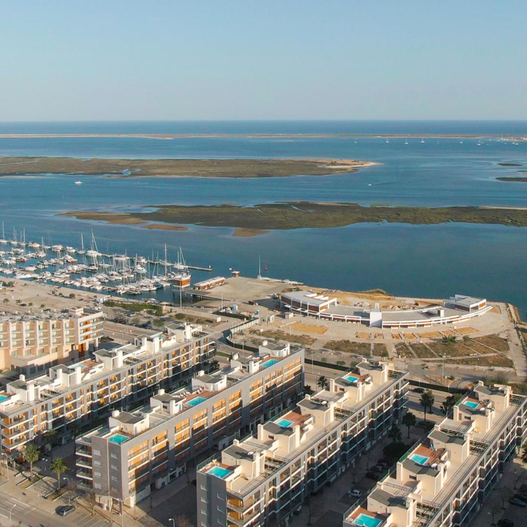 Sunset Home Olhão- Modern 3 bed Luxury Apartment with rooftop pool view 2
