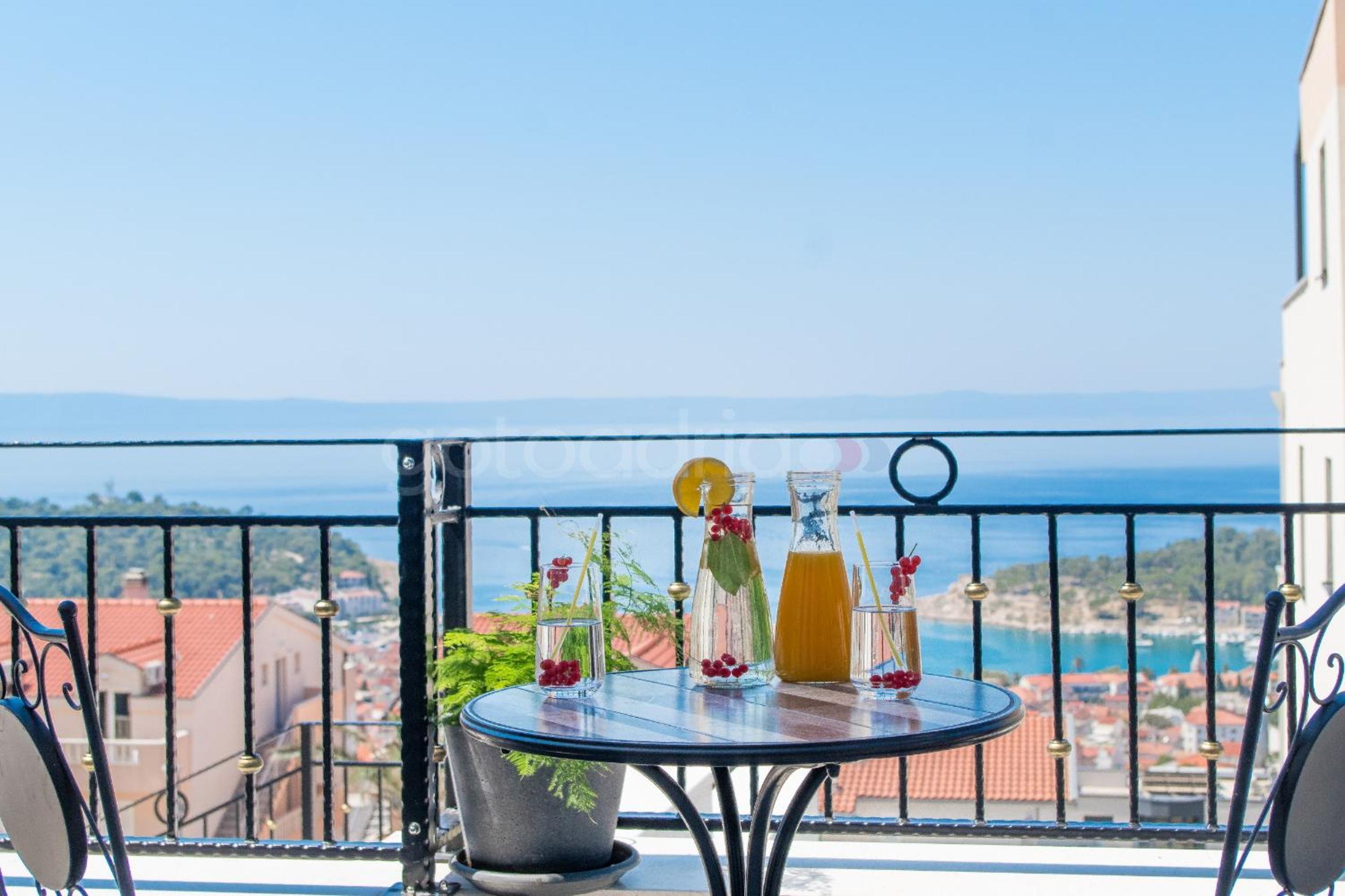 Hotel Villa Smaragd - bedroom Citrin with shared pool - Image 1