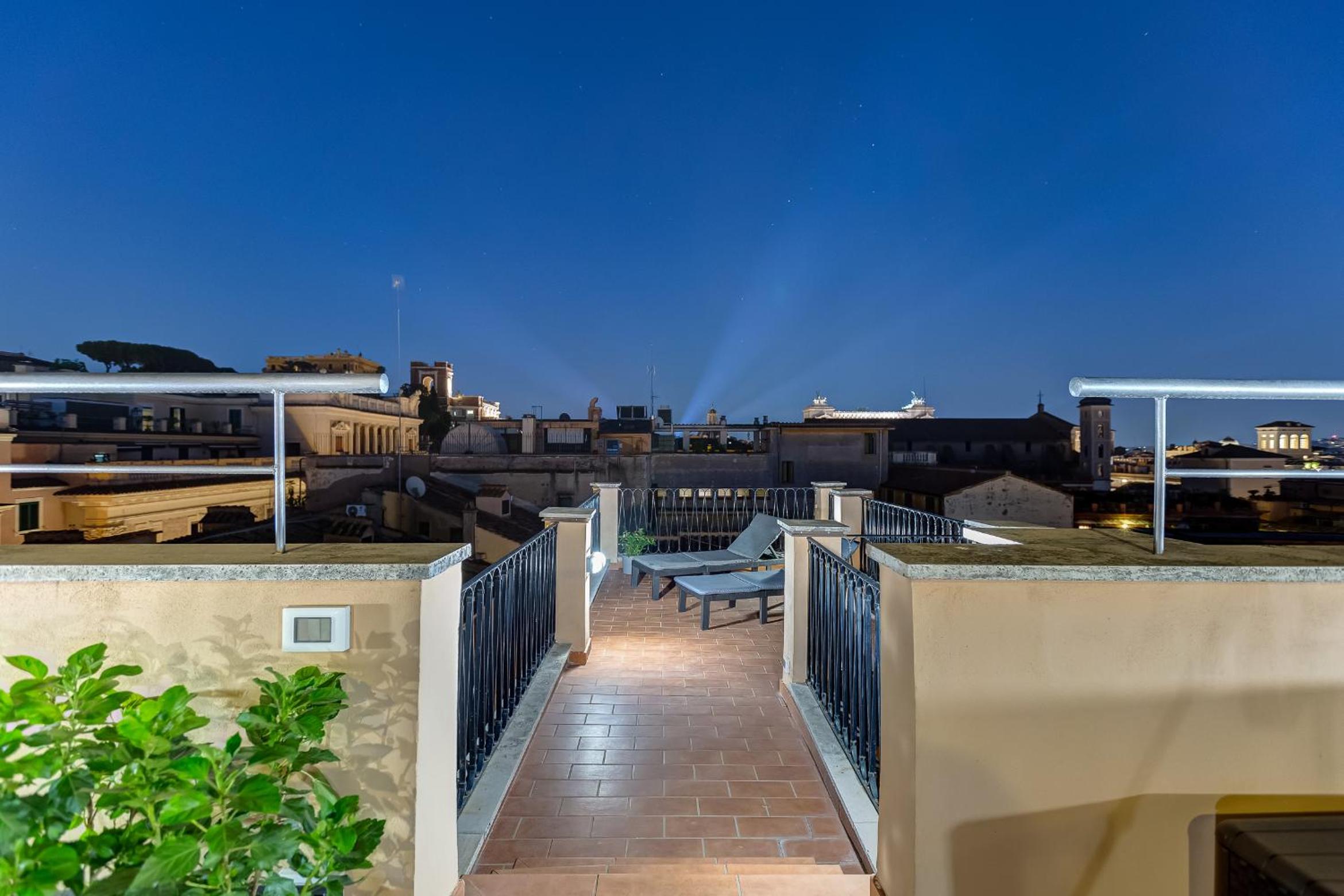 VIVILO ROMA TREVI - LUXURY EXPERIENCE - PRIVATE JACUZZI on TERRACE - INSANE VIEW
