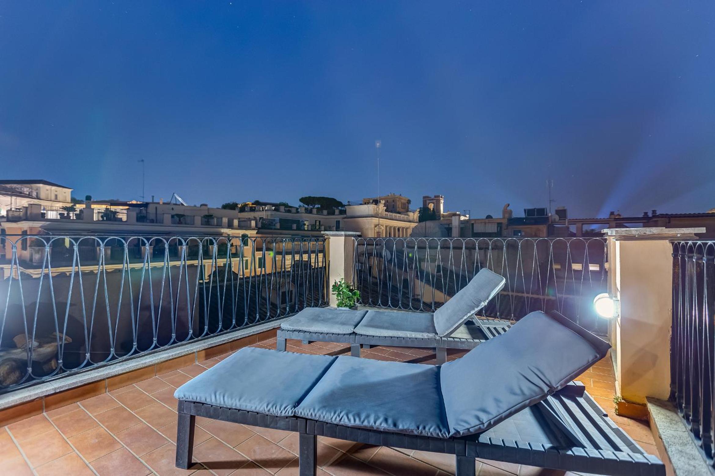 VIVILO ROMA TREVI - LUXURY EXPERIENCE - PRIVATE JACUZZI on TERRACE - INSANE VIEW