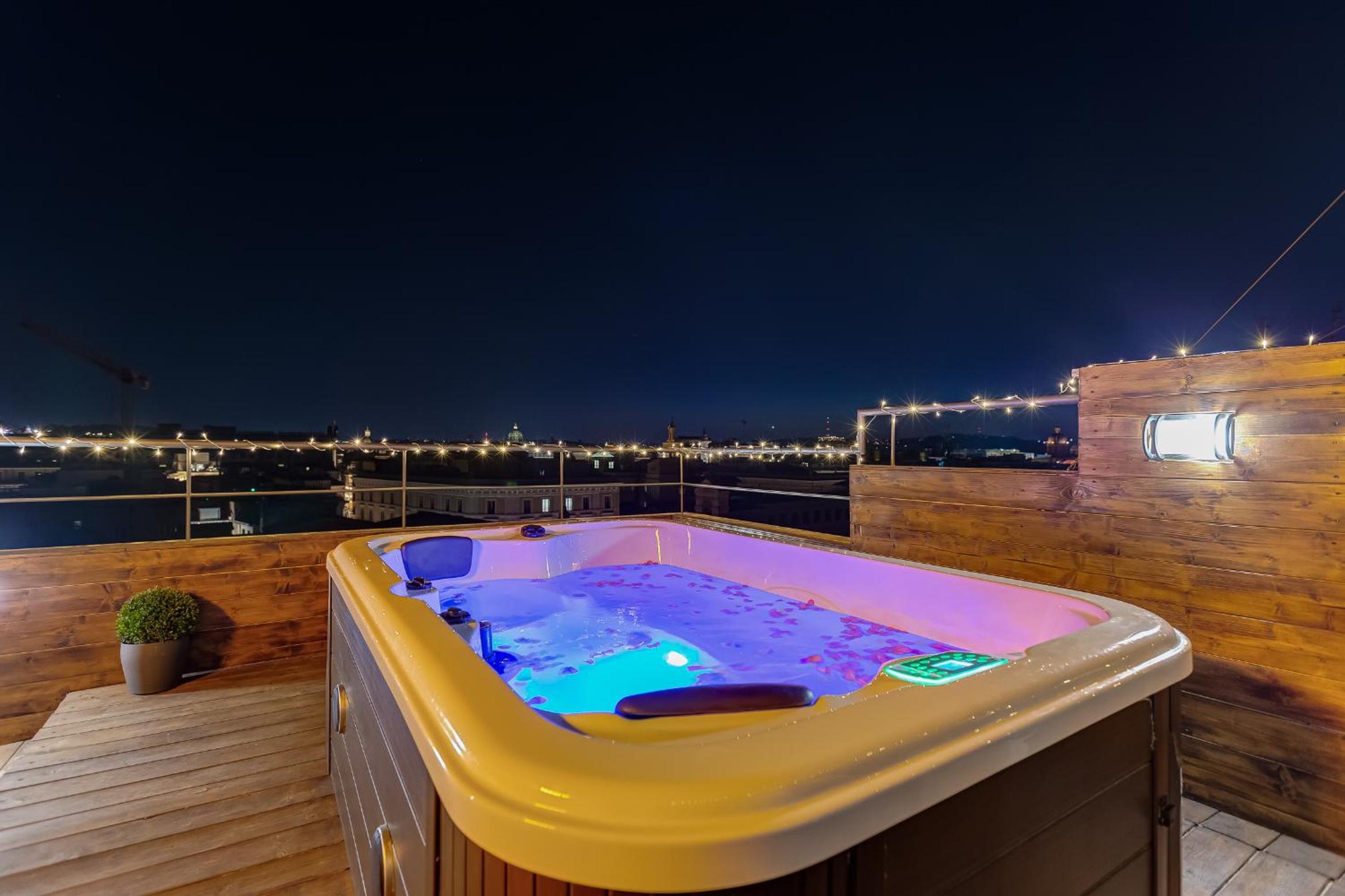 VIVILO ROMA TREVI - LUXURY EXPERIENCE - PRIVATE JACUZZI on TERRACE - INSANE VIEW