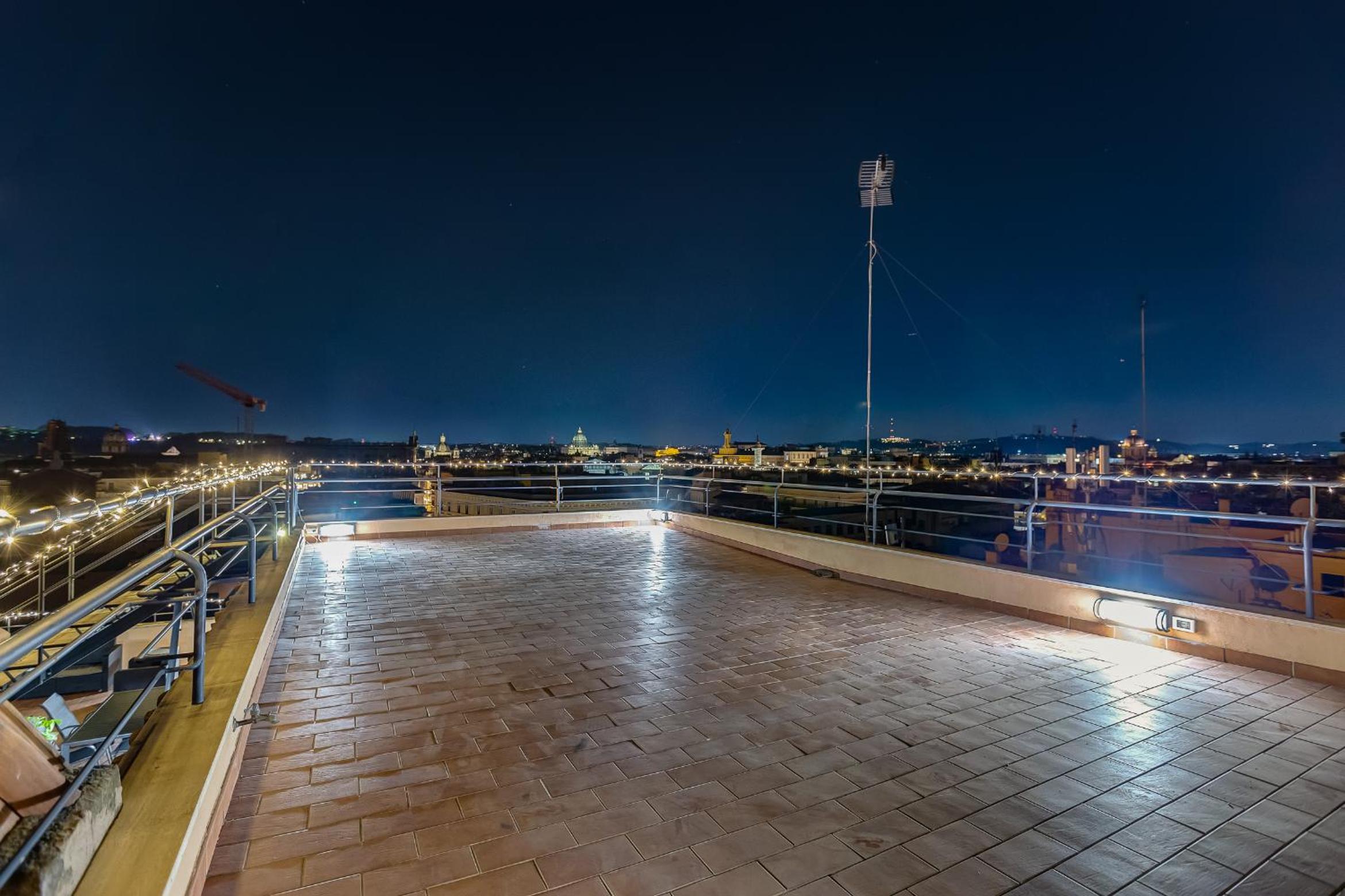 VIVILO ROMA TREVI - LUXURY EXPERIENCE - PRIVATE JACUZZI on TERRACE - INSANE VIEW