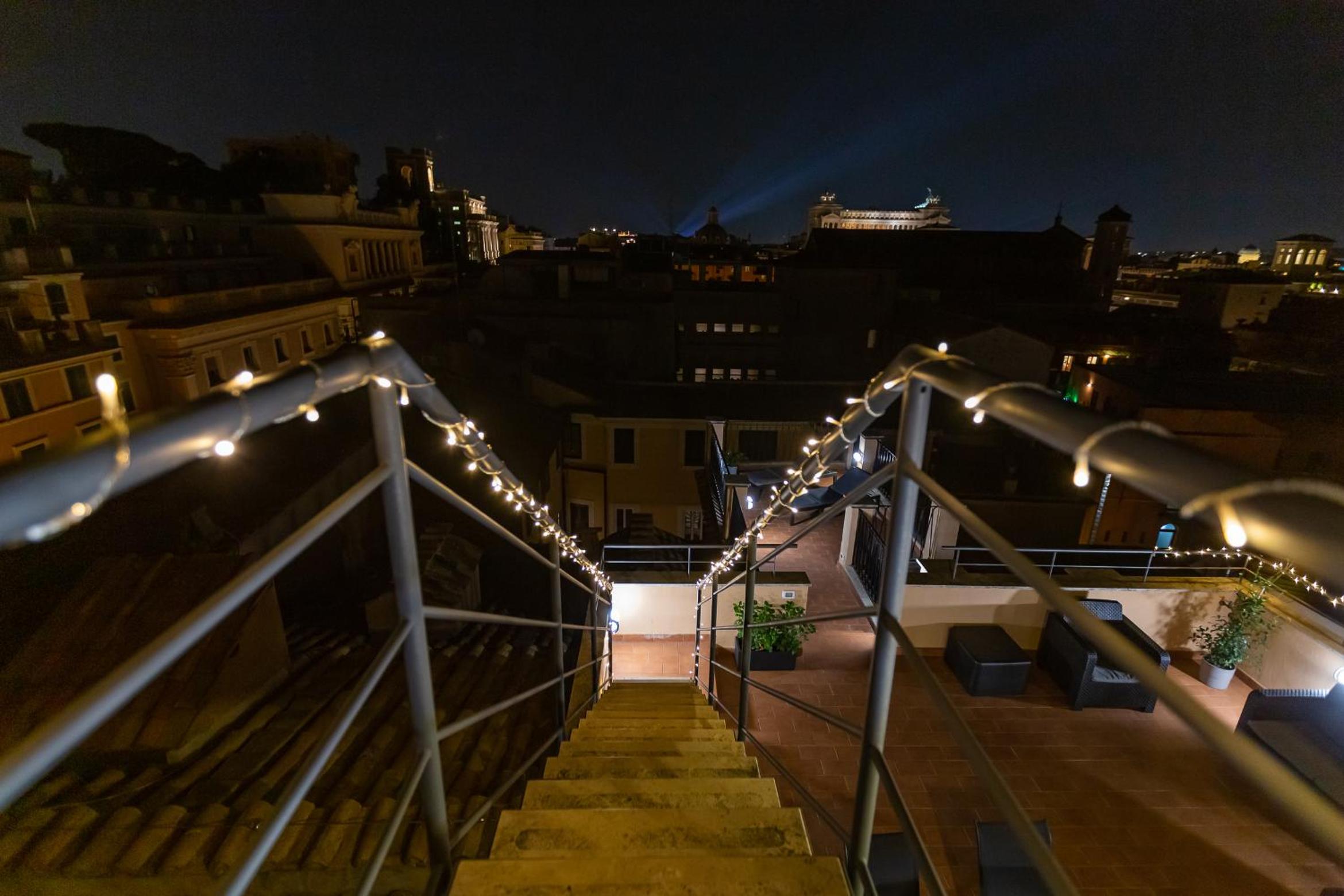 VIVILO ROMA TREVI - LUXURY EXPERIENCE - PRIVATE JACUZZI on TERRACE - INSANE VIEW