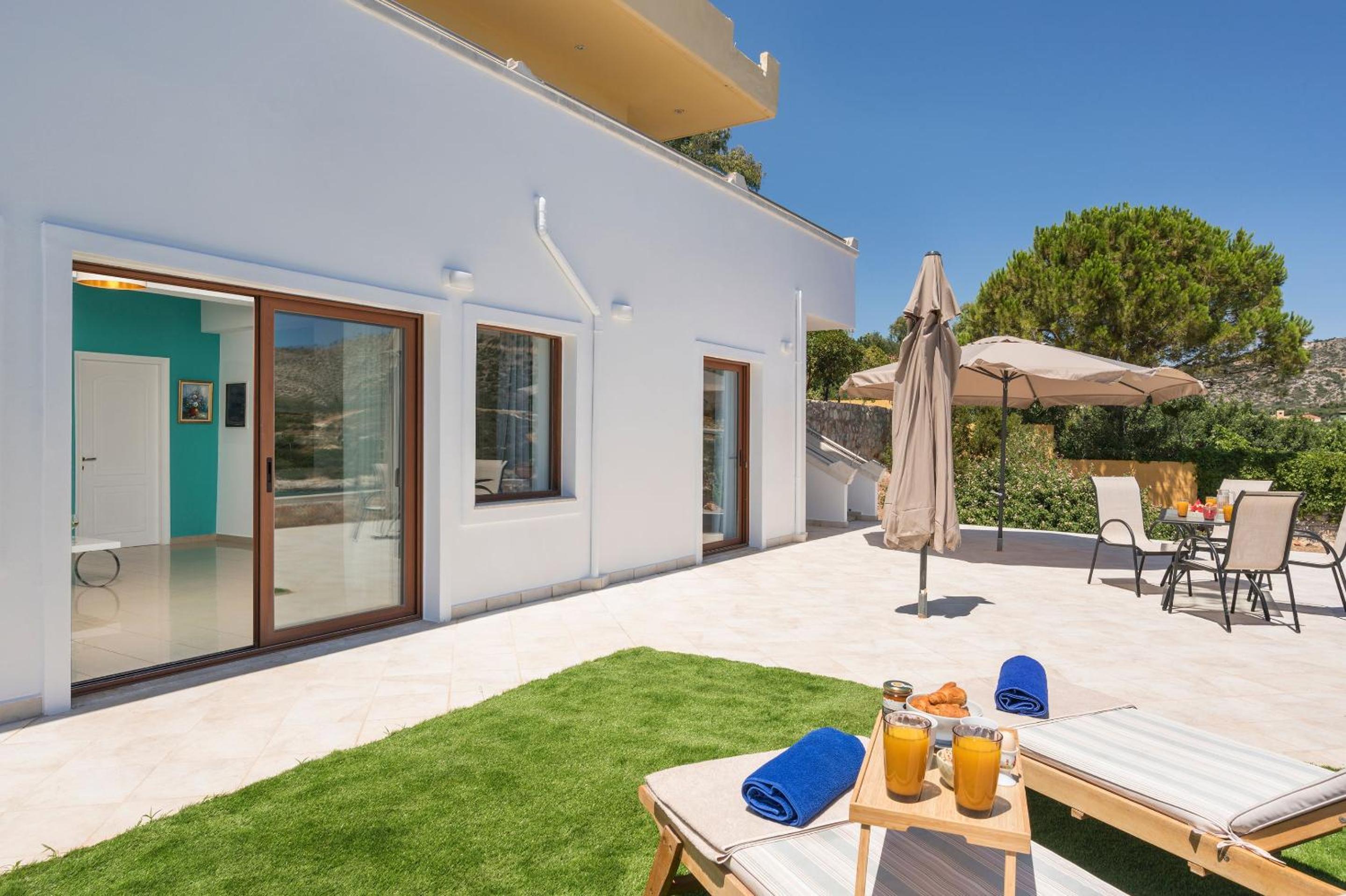 Cap Bleu Seafront Holiday Home, By Hellocrete photo 4