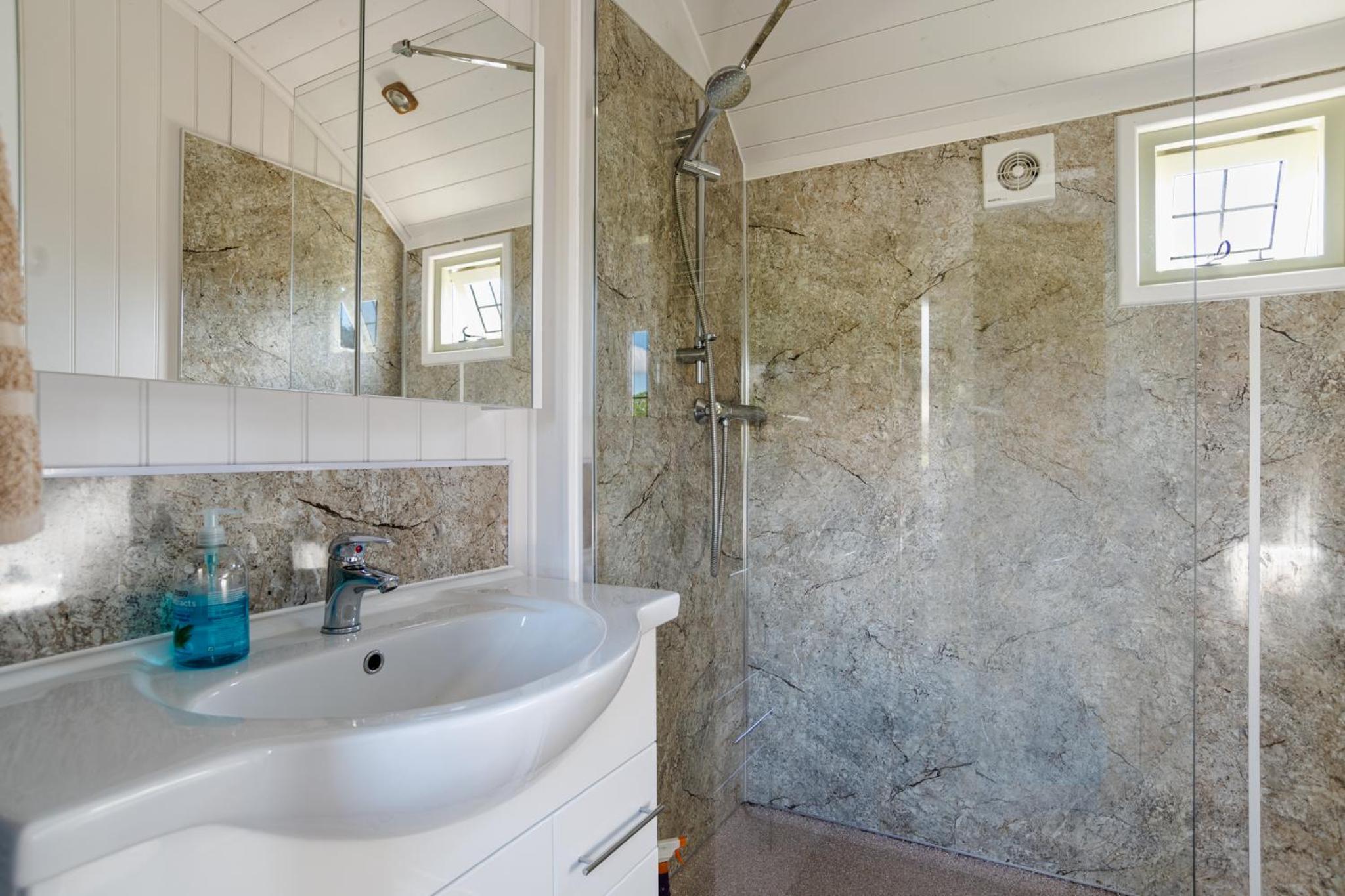 Shepherds View at Oaks Barn Farm Alcester with optional paid for Hot tub