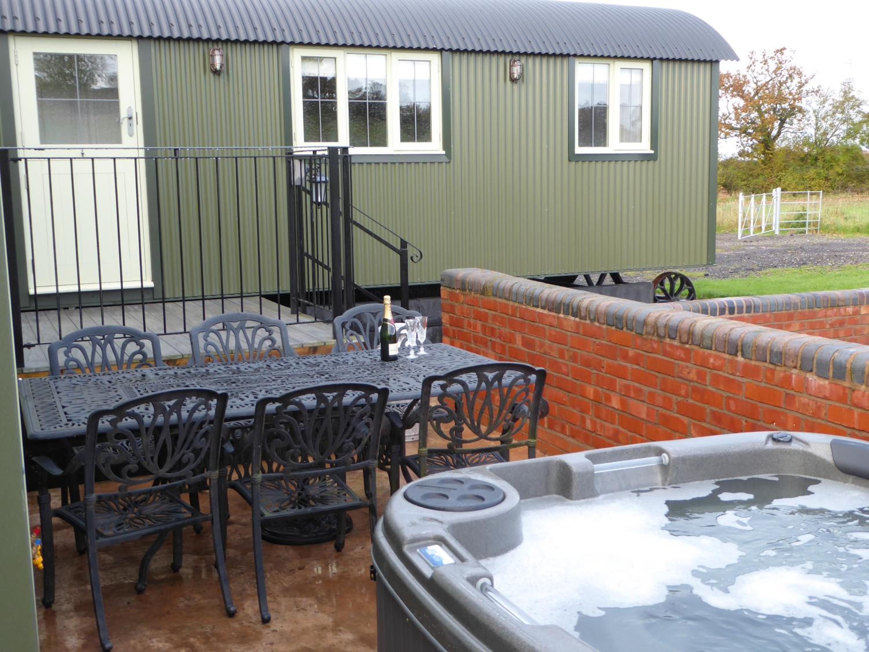 Shepherds View at Oaks Barn Farm Alcester with optional paid for Hot tub