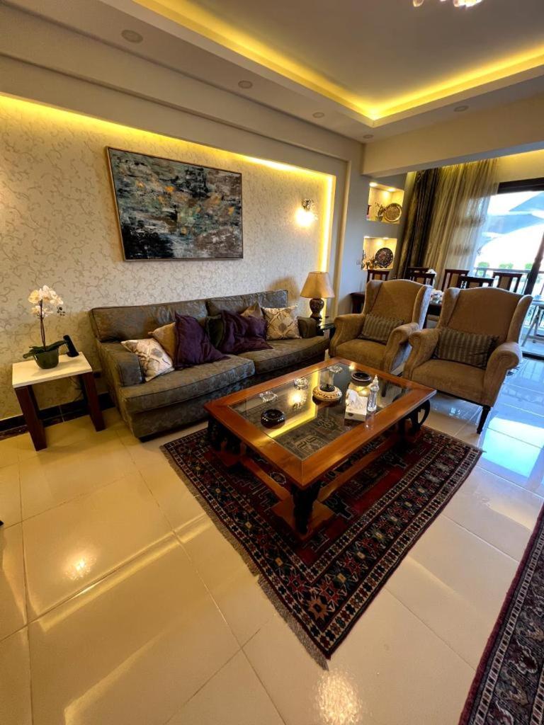 Lovely hotel apart in front Auc