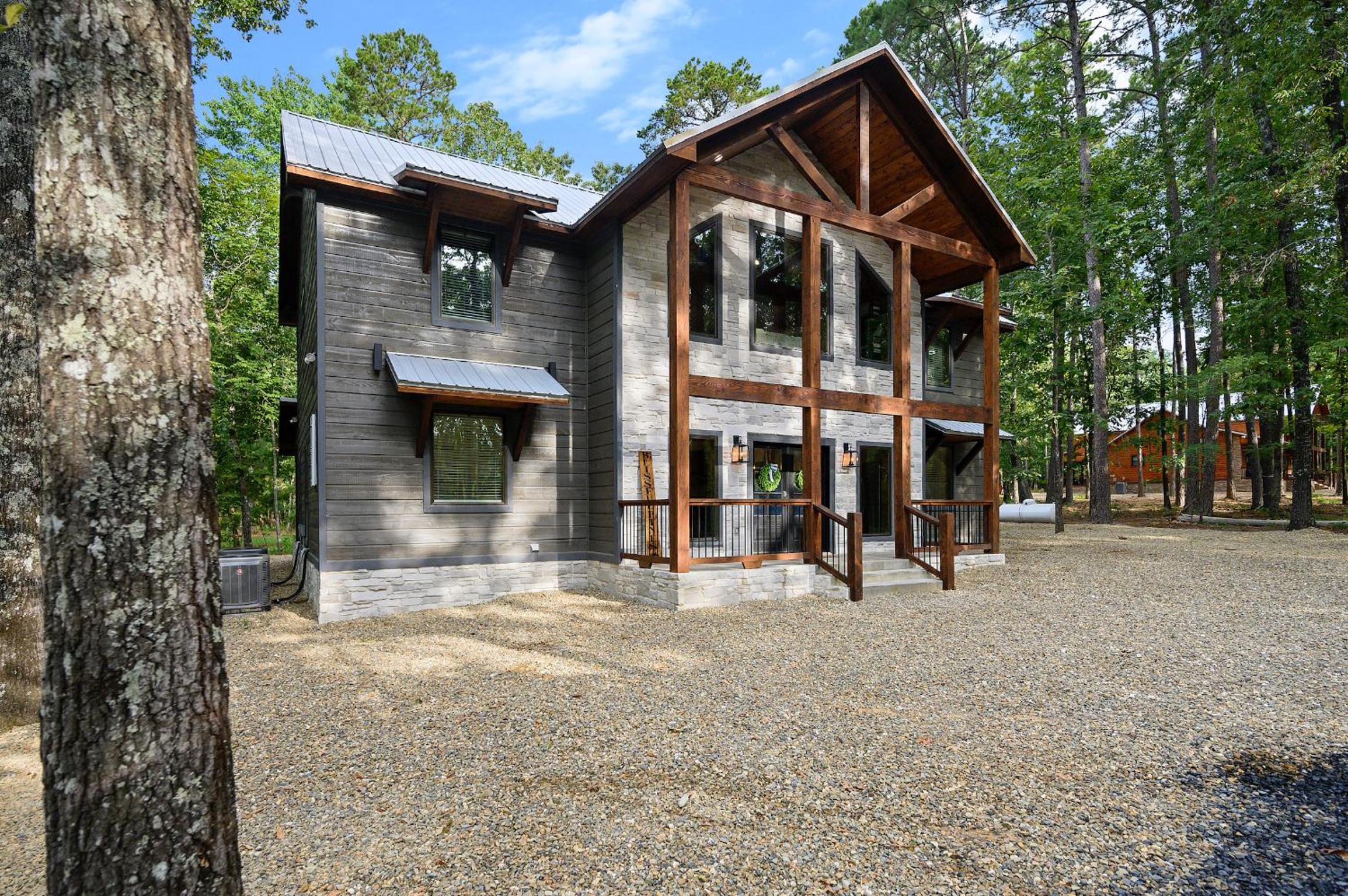 Hotel Blissful Pines - Image 1