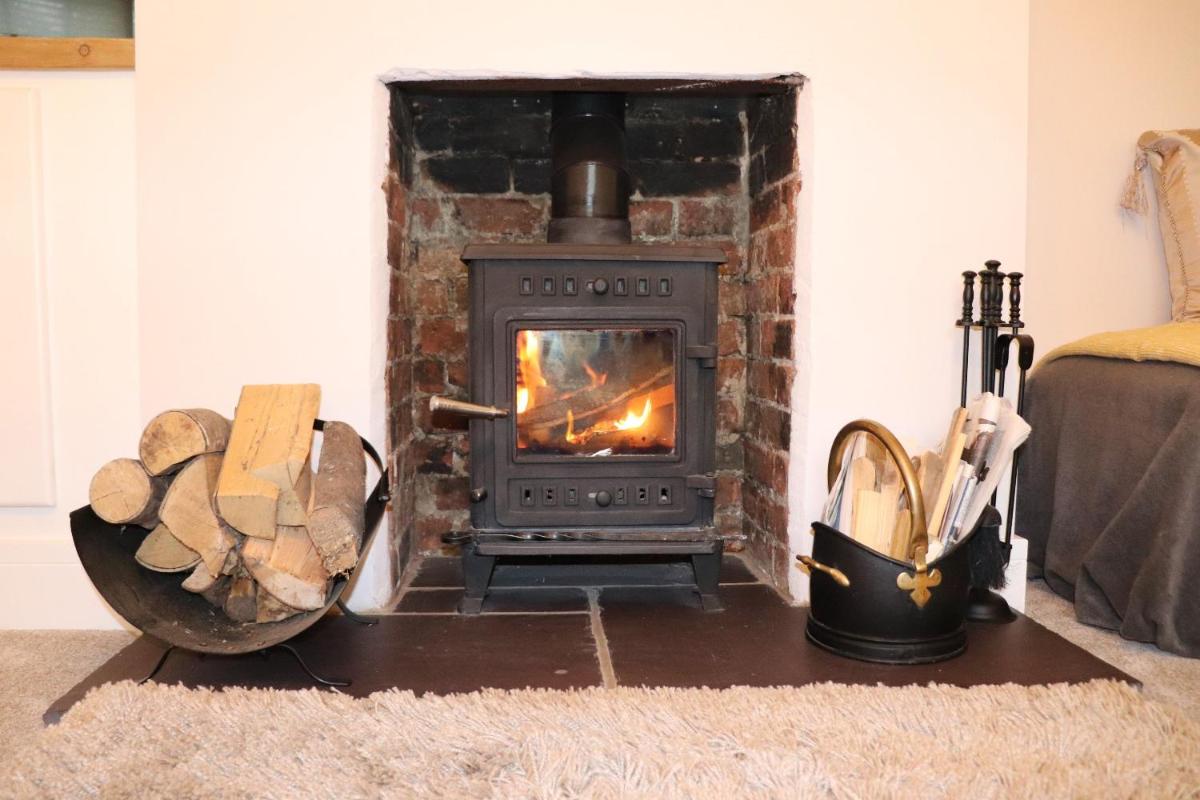 Manor Farm Cottage - Pet friendly view 3
