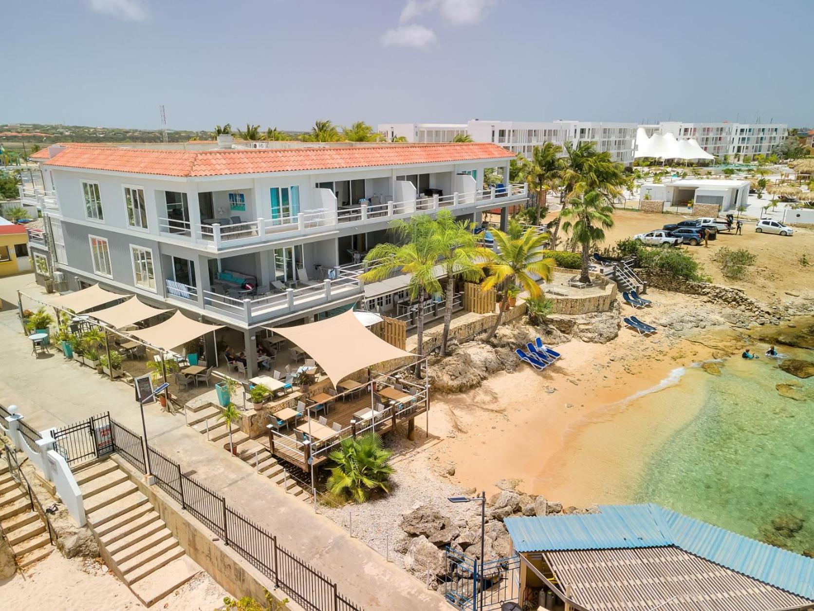 Oceanfront Barracuda at Den Laman