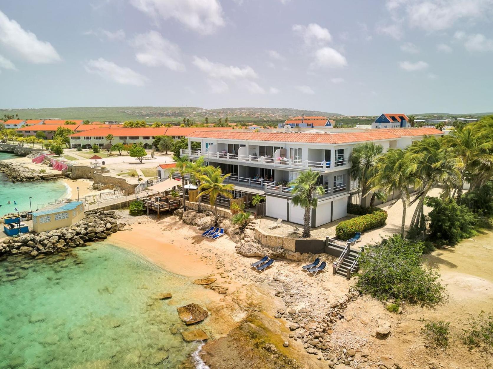 Oceanfront Barracuda at Den Laman
