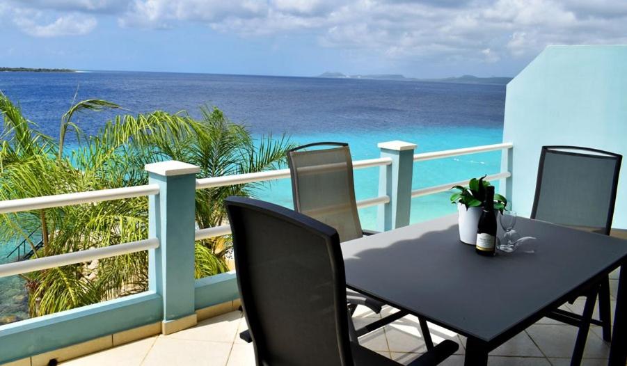 Oceanfront Barracuda at Den Laman