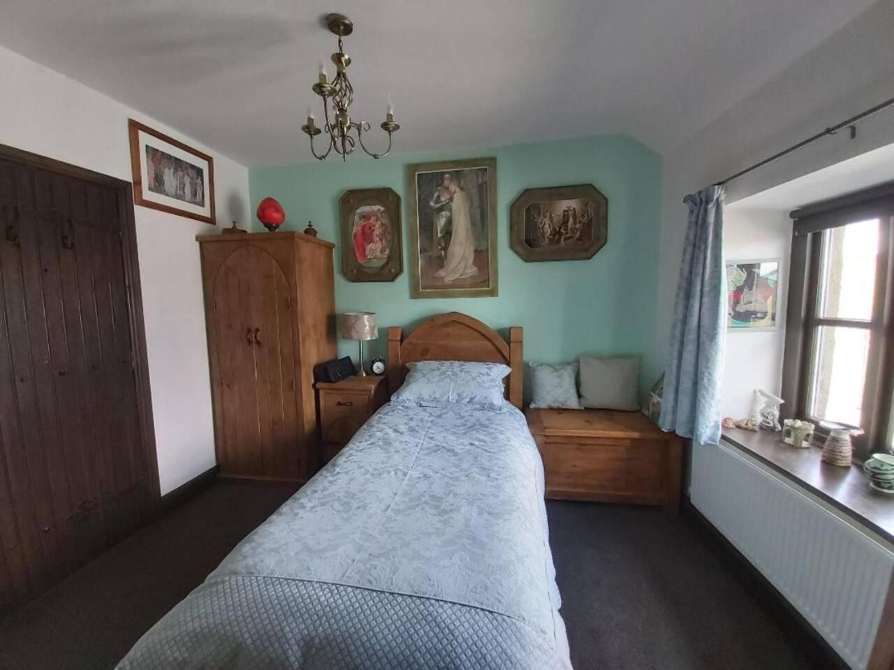 2 Bed Flat - Sleeps 3 - Parking - Wifi view 5