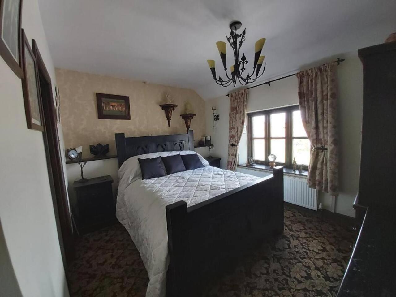 2 Bed Flat - Sleeps 3 - Parking - Wifi view 4
