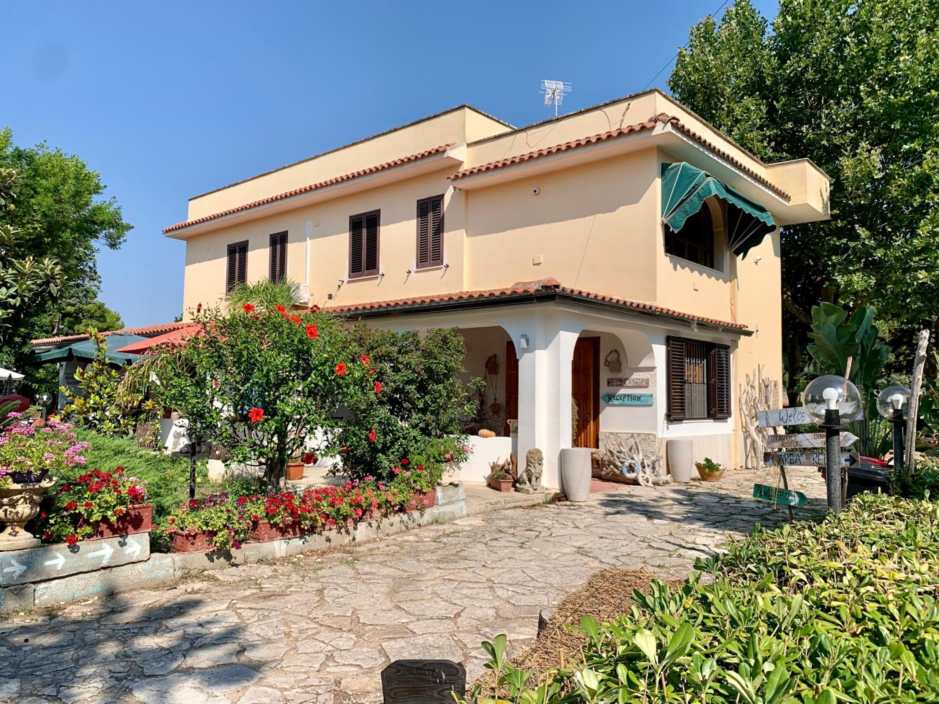 Hotel Villa Anna GuestHouse - Image 1