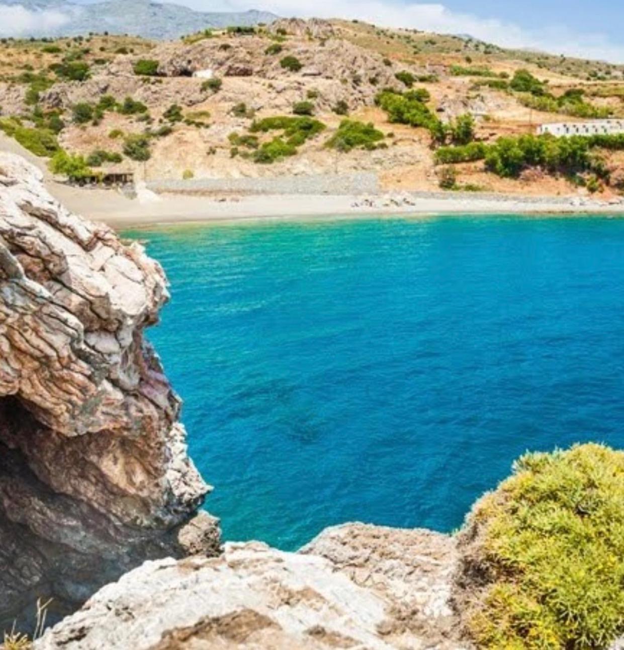 Costas Inn