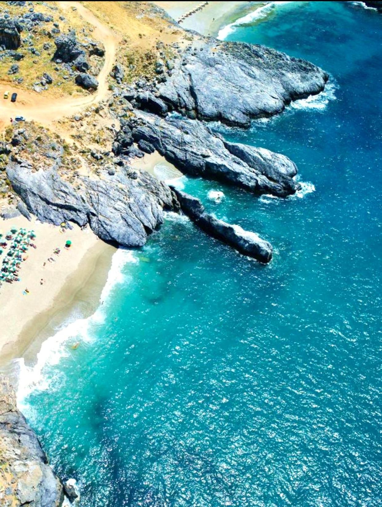 Costas Inn
