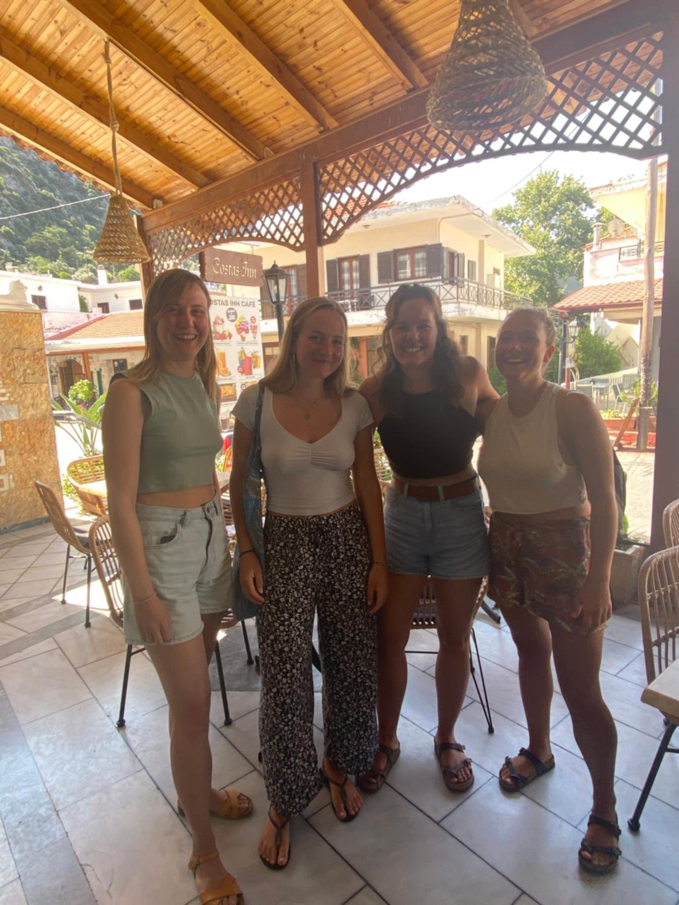 Costas Inn