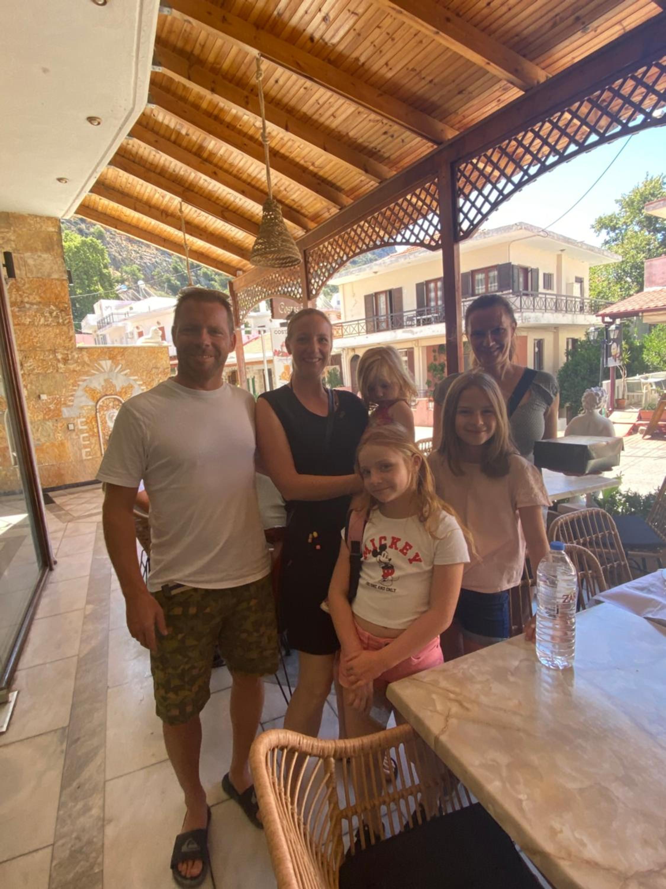 Costas Inn