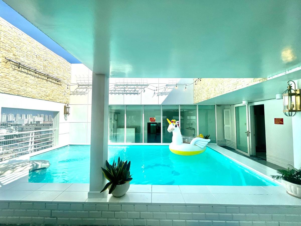 White Penthouse - Rooftop Pool Private - Central City